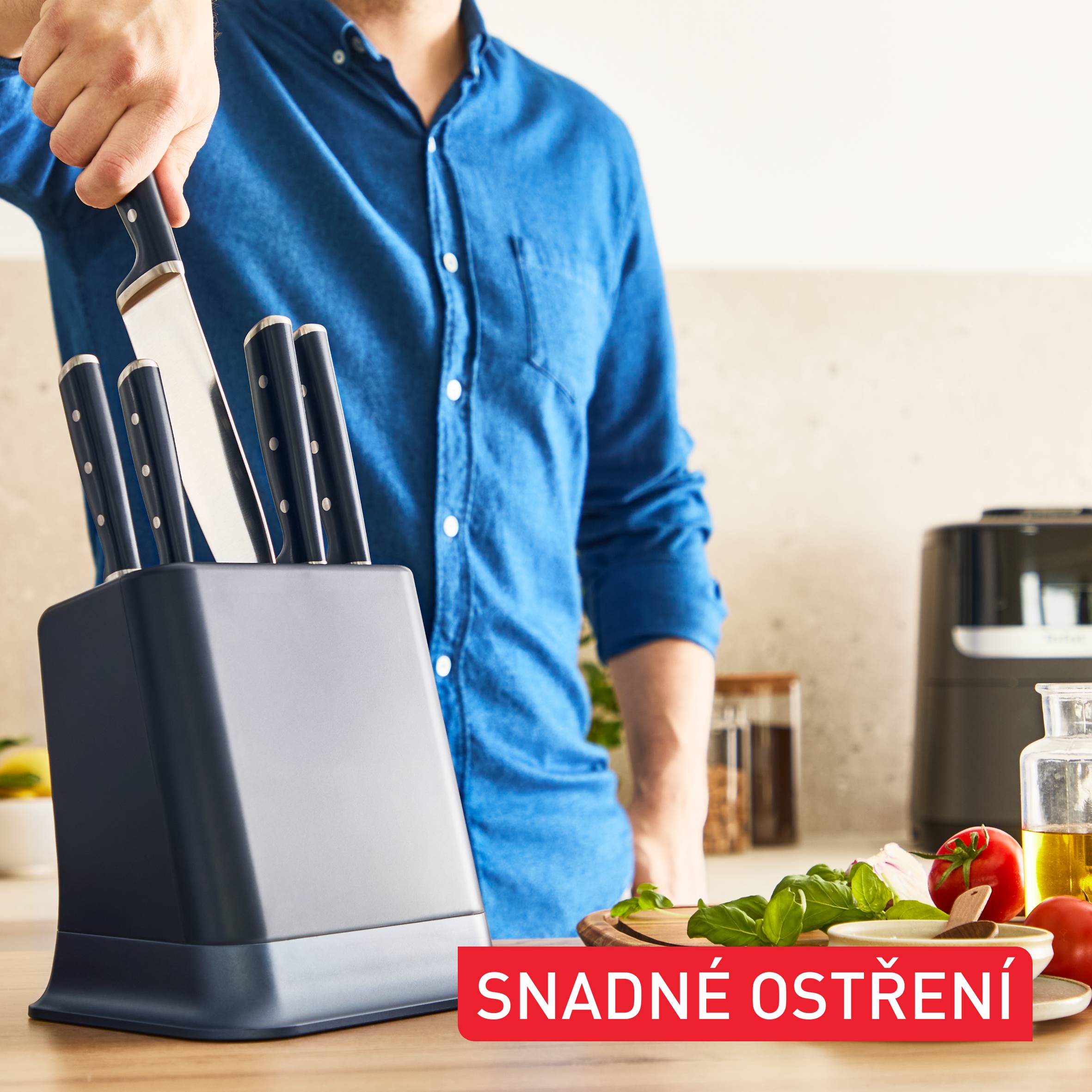 Sada kuchyňských nožů a blok na nože s integrovaným brouskem Tefal EverSharp K297S644 5 ks