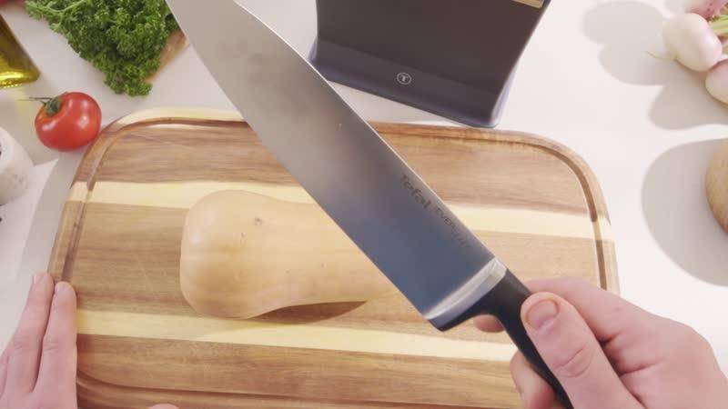 Samoostřící kuchyňský nůž Tefal EverSharp chef a blok na nože s integrovaným brouskem K297S244