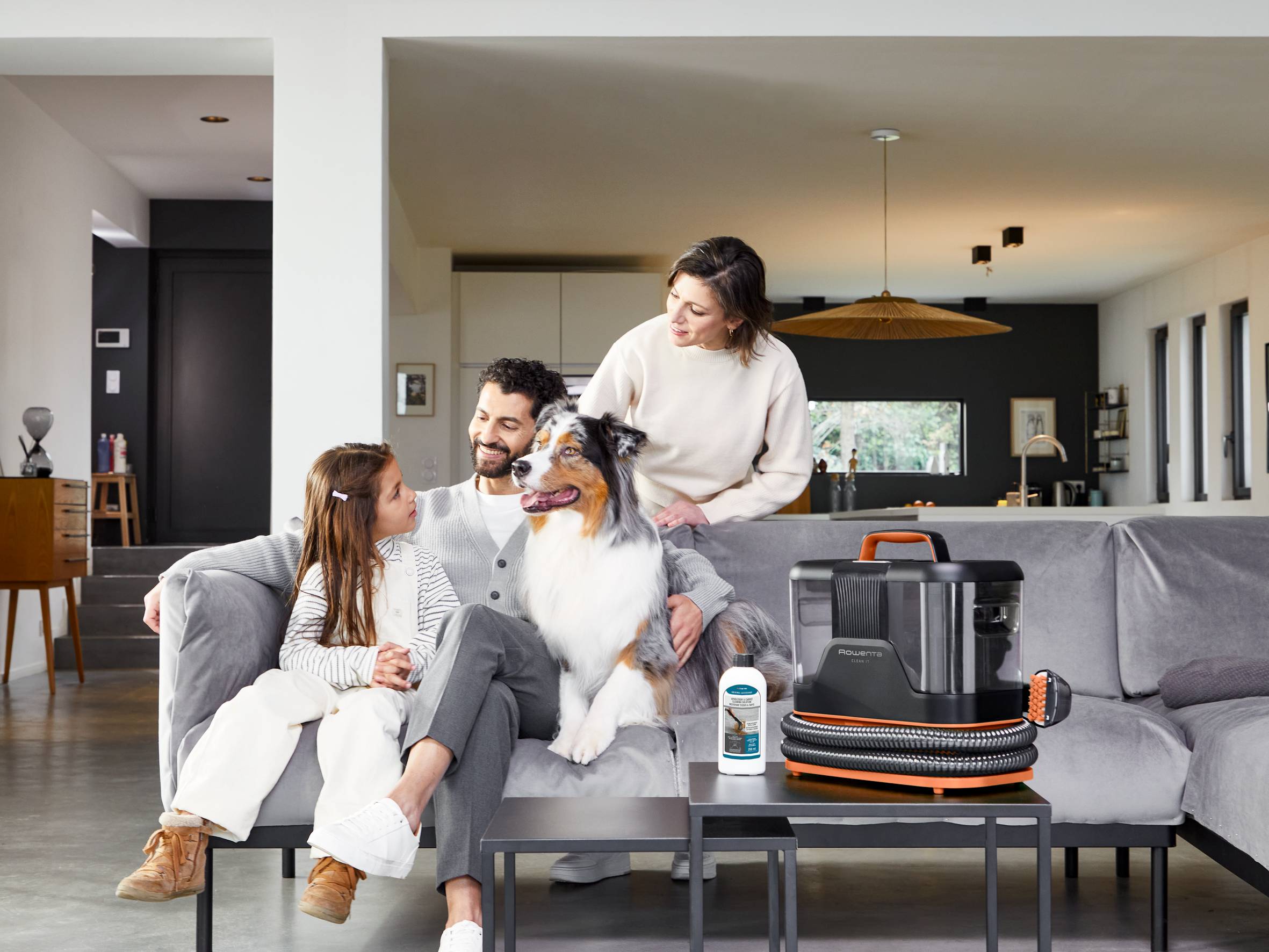 Čisticí prostředek na čištění čalounění a koberců na skvrny a fleky od domácích mazlíčků 1 L XD5320F0