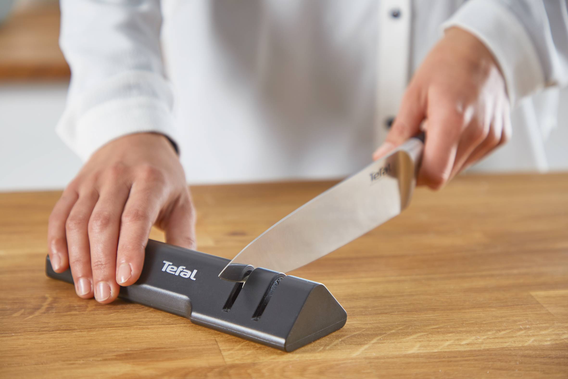 Brousek na nože Tefal Essential 2 sloty K2660555 Černý