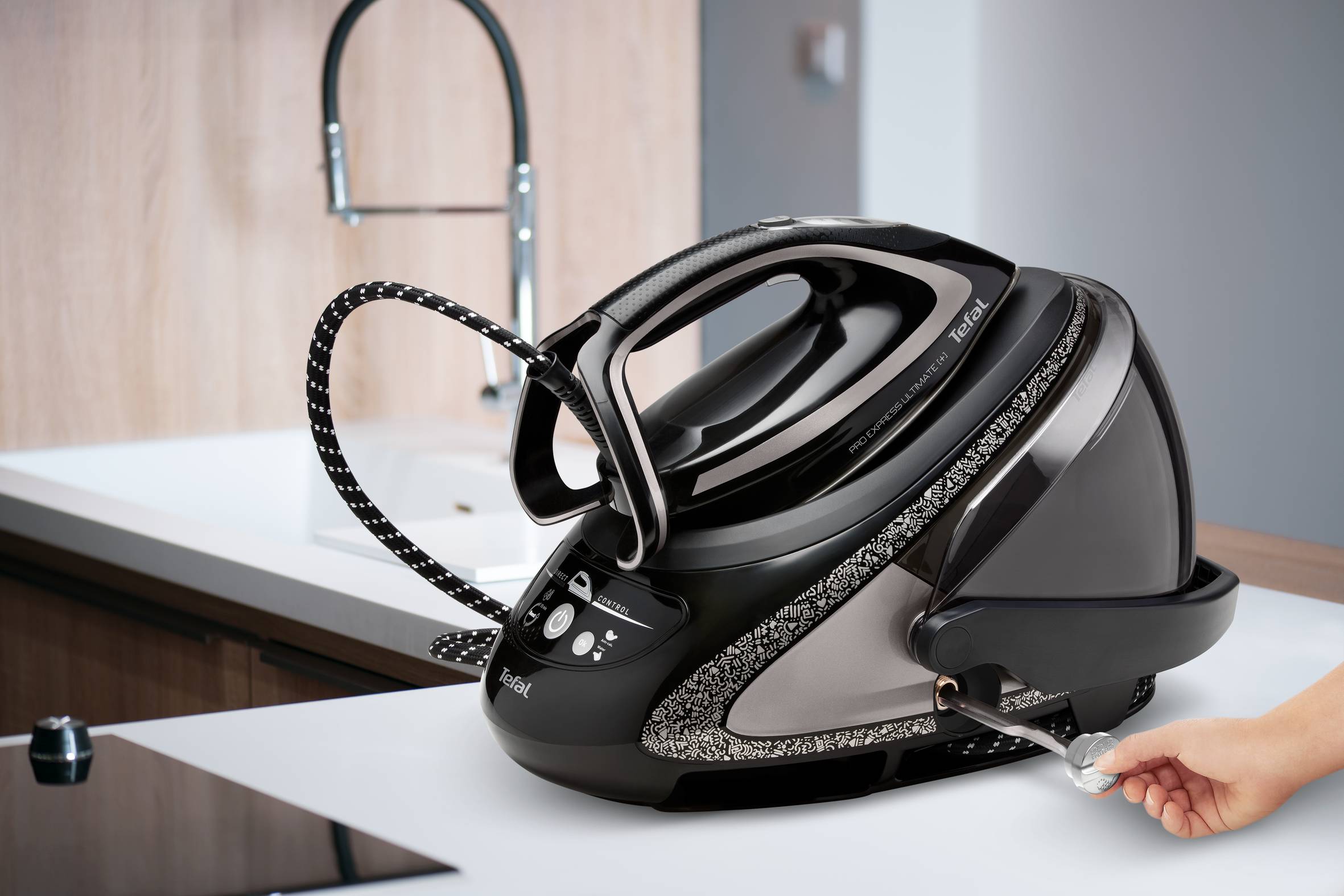 Žehlička s parním generátorem Tefal Pro Express Ultimate+ GV9620E0 Stříbrný/Černý