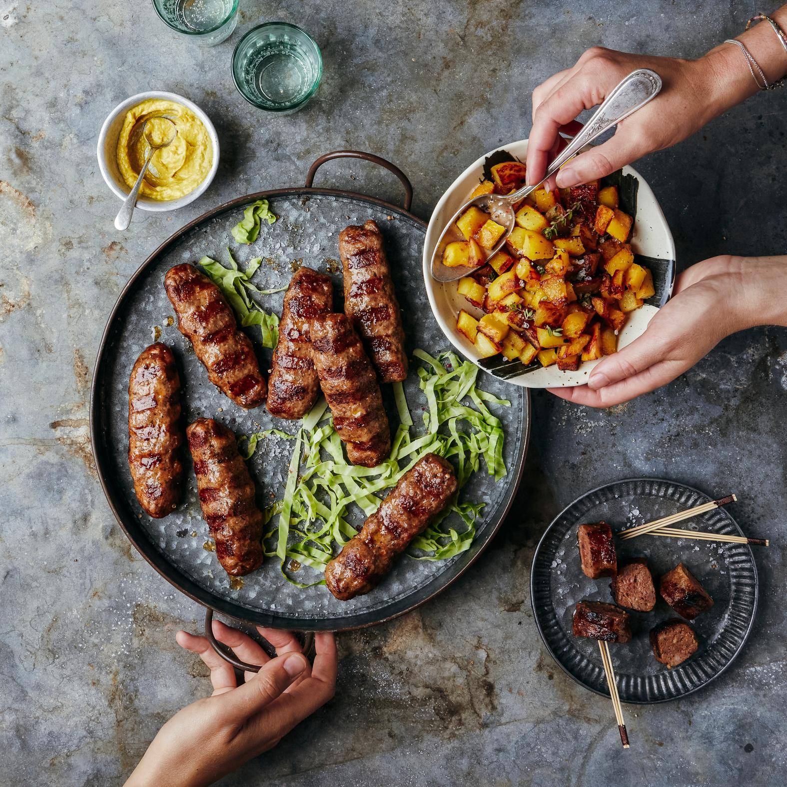 Čevabčiči s pečenými bramborami - recept OptiGrill 2in1 | Tefal