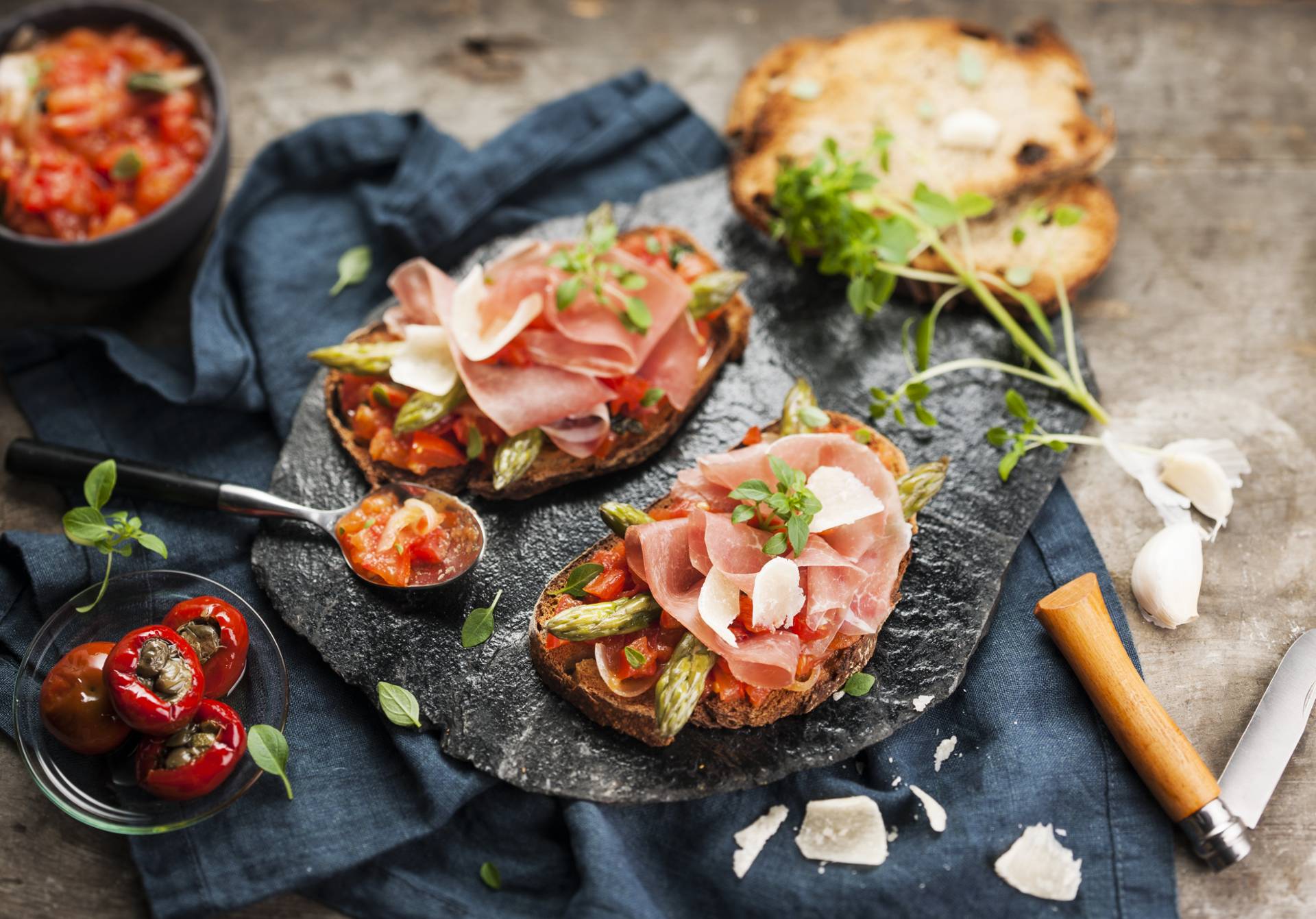 Bruschetta s prosciuttem a chřestem - recept Cookeo | Tefal
