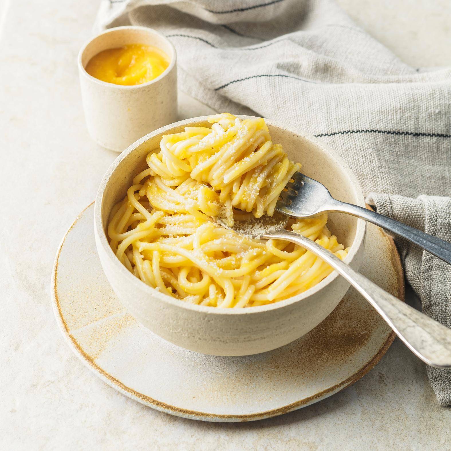 Špagety v krémové omáčce z máslové dýně - recept Hrnce a pánve | Tefal