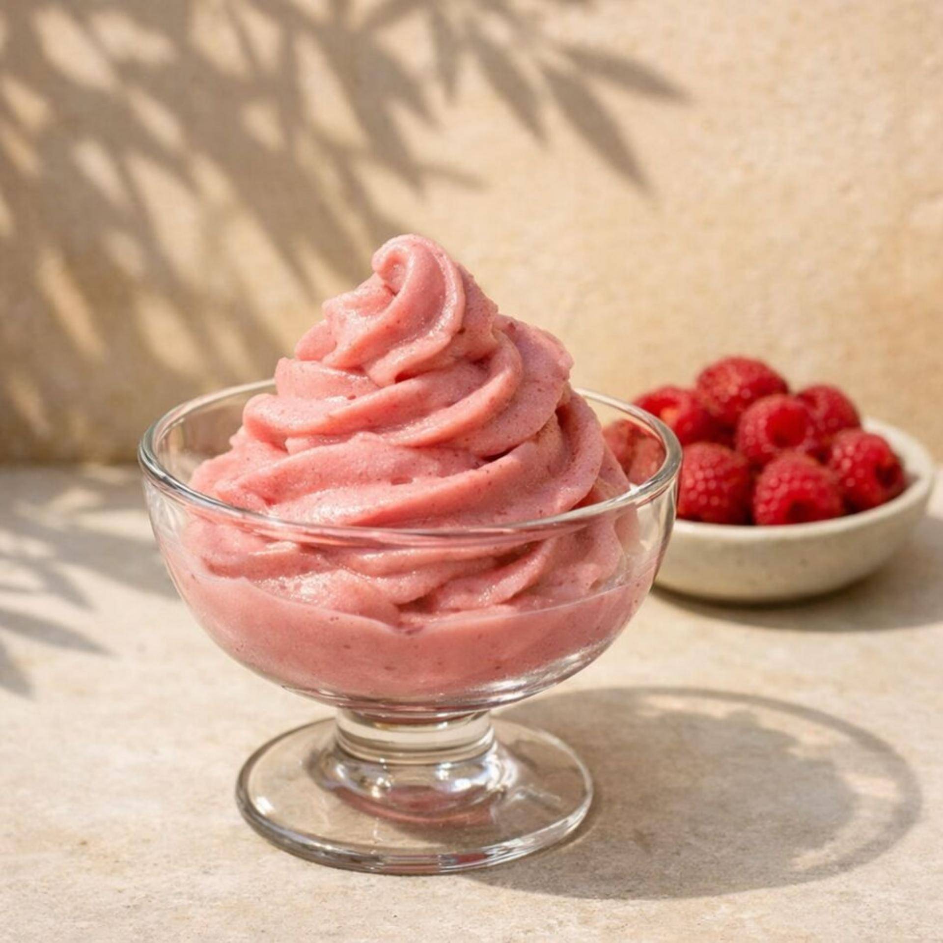 Mražený jogurt s malinami a růžovou vodou - recept Freezi | Tefal