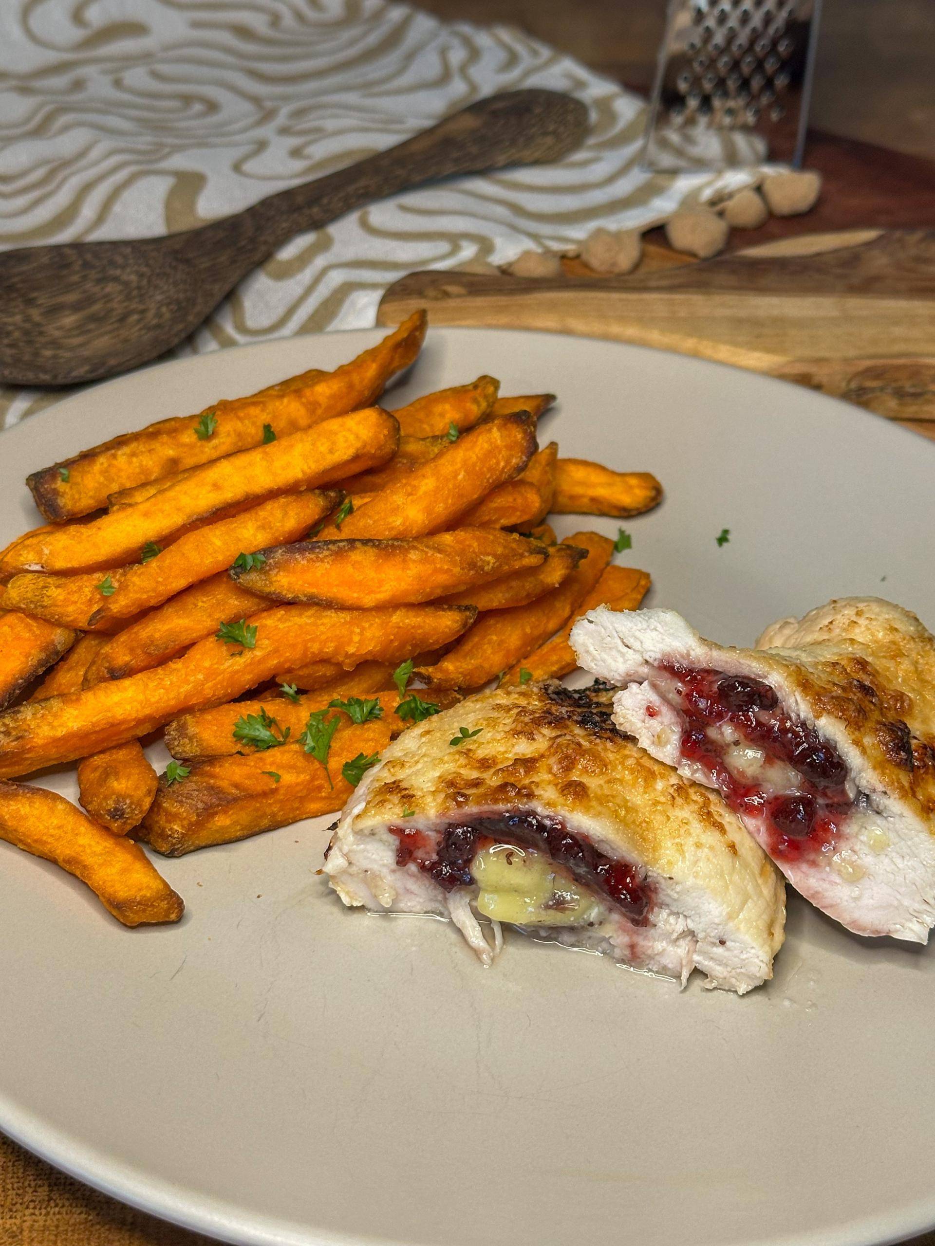 Kuřecí prsa plněná brie a brusinkami - recept Dual EasyFry | Tefal