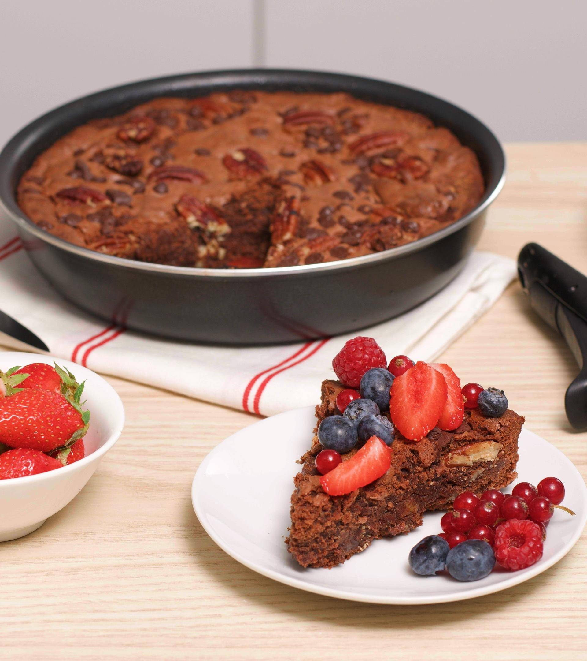 Brownie z hořké čokolády s míchaným lesním ovocem - recept Hrnce a pánve | Tefal