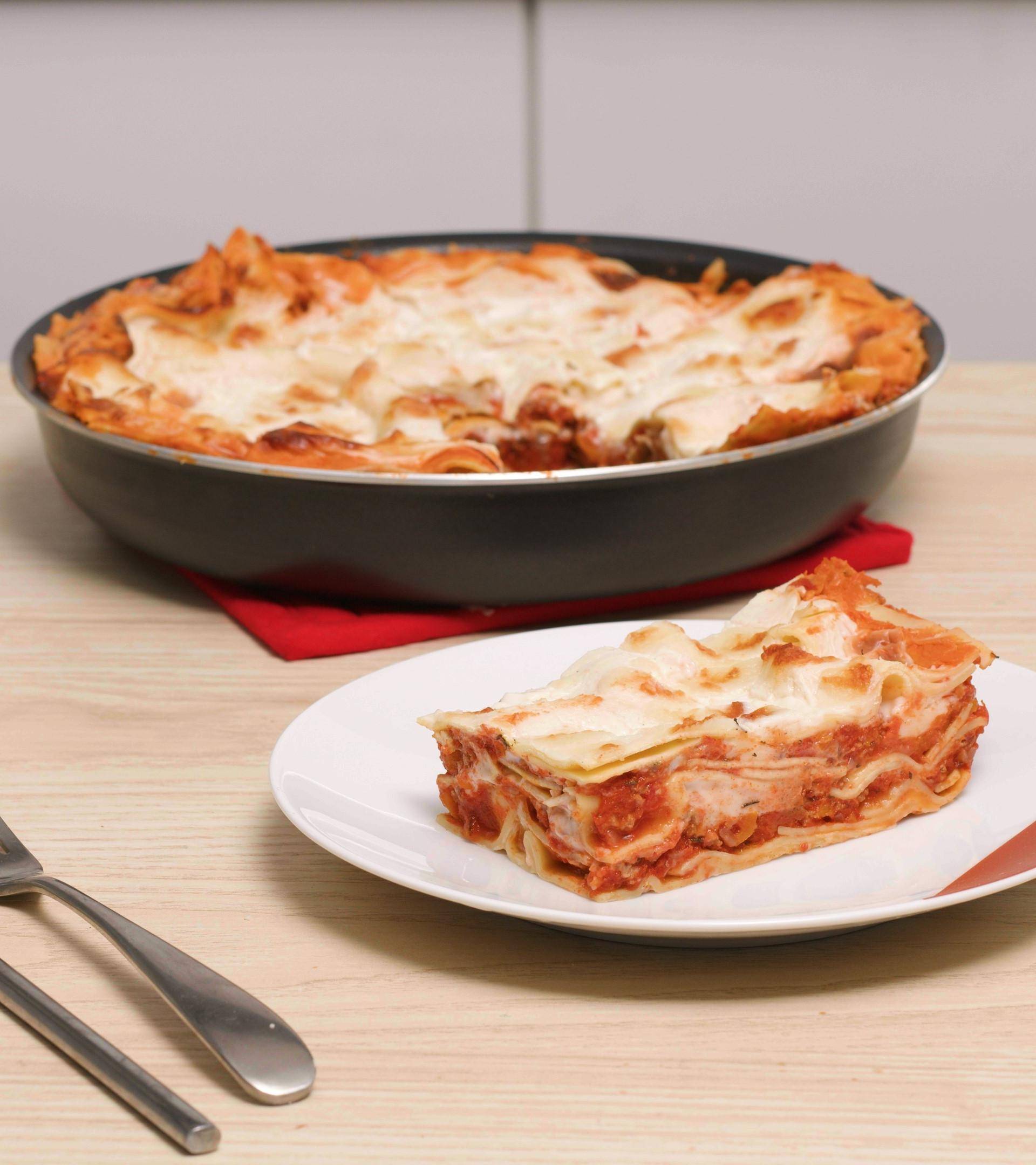 Lasagne s hovězím, rajčatovou omáčkou a ricottou - recept Hrnce a pánve | Tefal