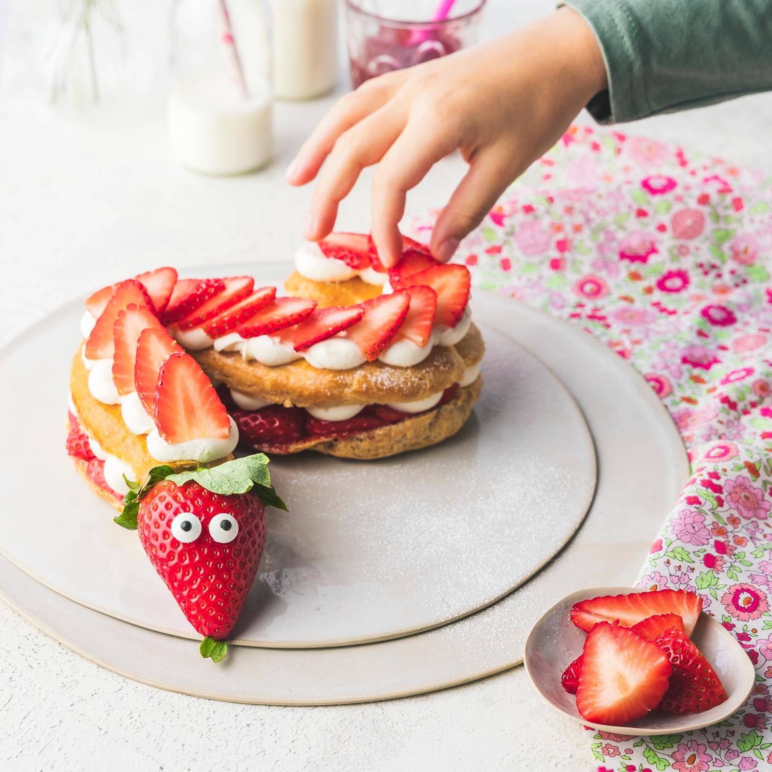 Jahodové eclairs ve tvaru hada - recept Kitchen Machines Touch/Touch + | Tefal