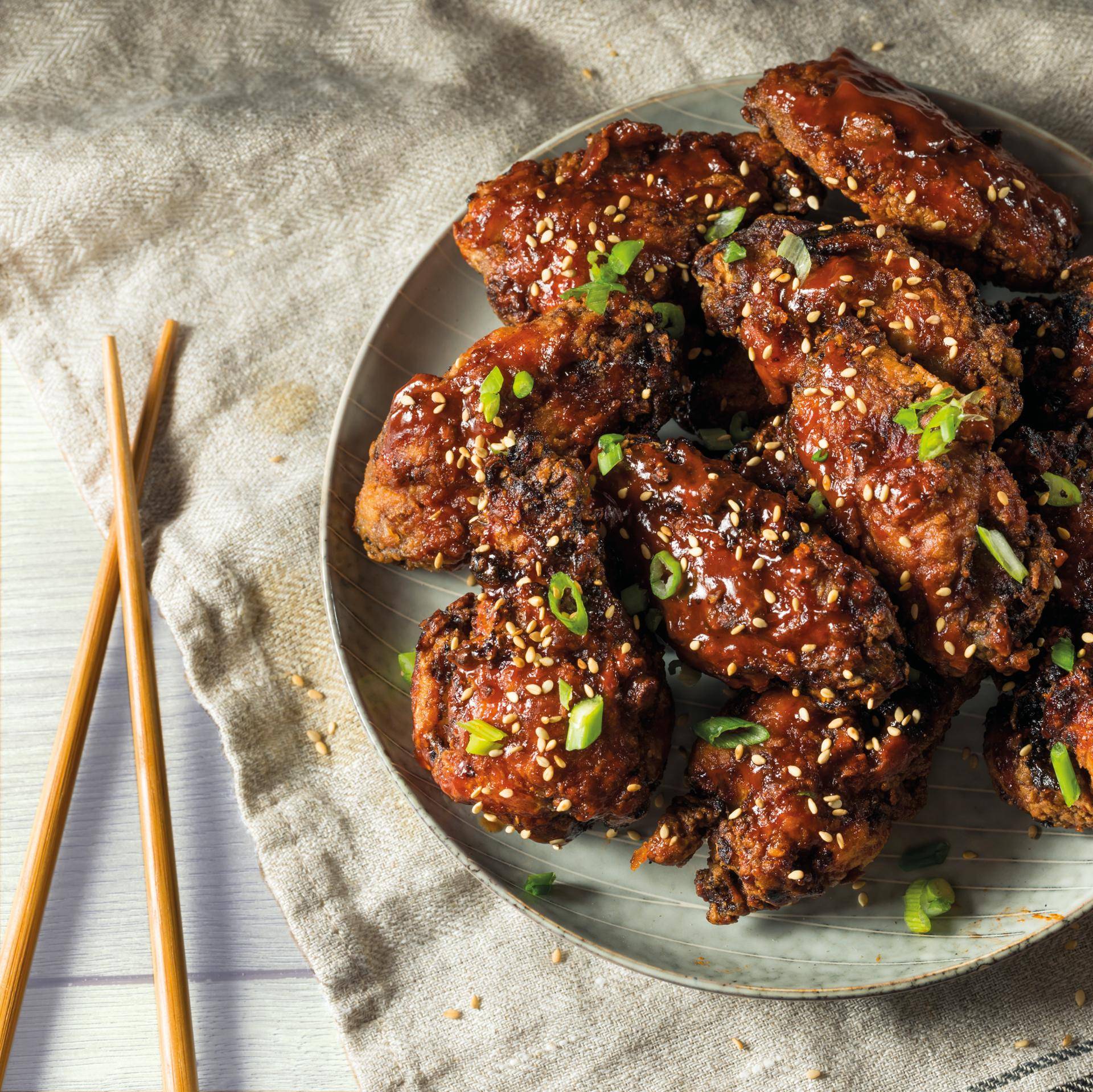 Smažená korejská kuřecí křídla s pálivou omáčkou - recept undefined | Tefal