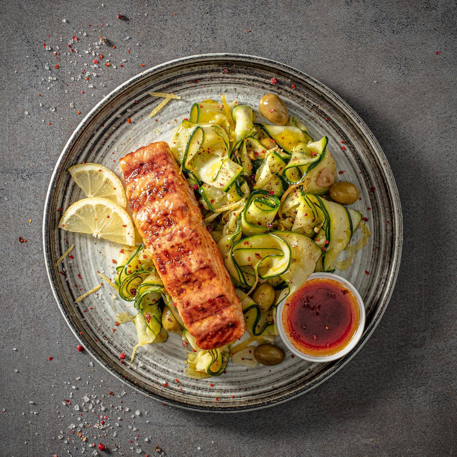 Losos na paprice se smaženými cuketovými plátky - recept OptiGrill 2in1 | Tefal