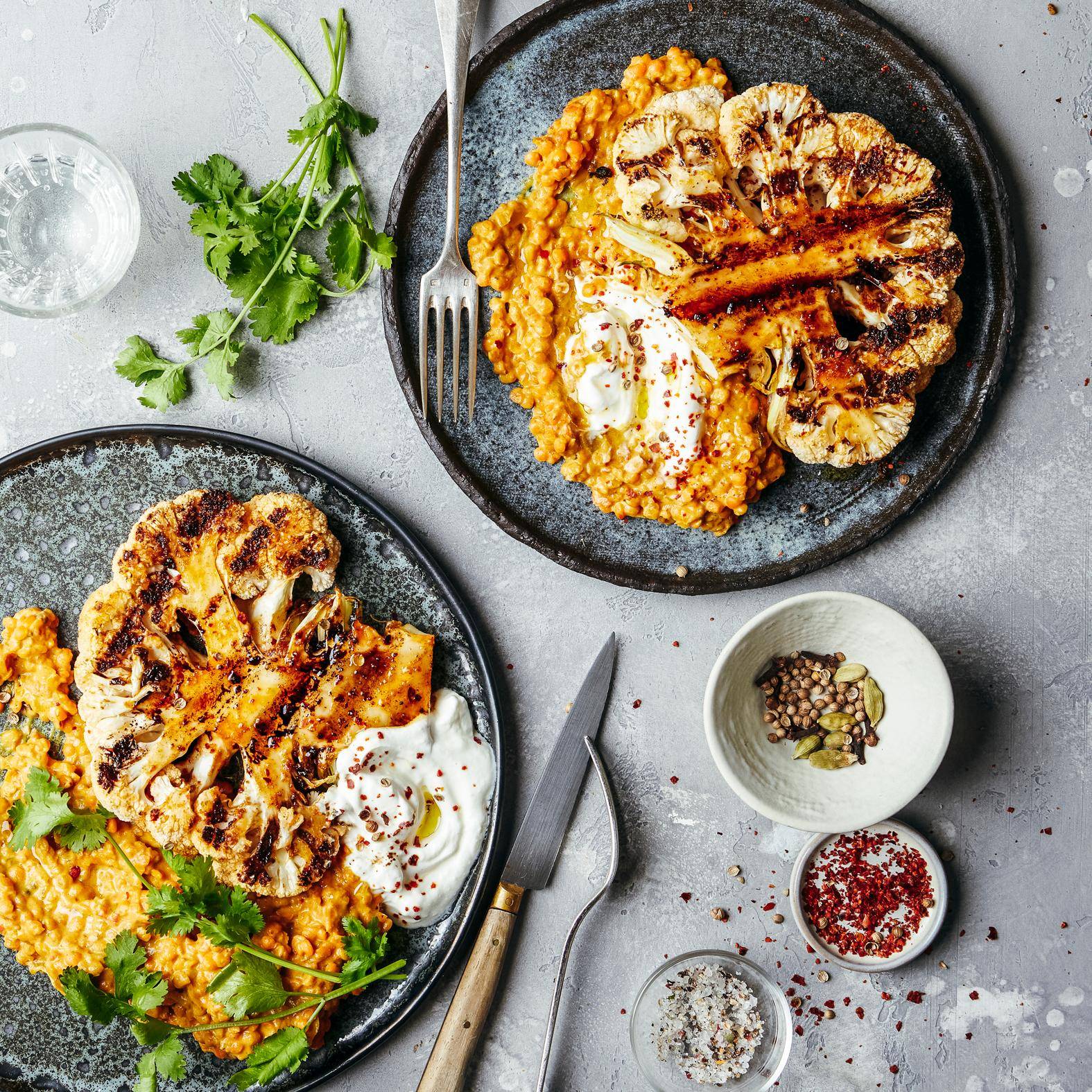 Grilované květákové steaky a čočkový dahl - recept OptiGrill 2in1 XL | Tefal