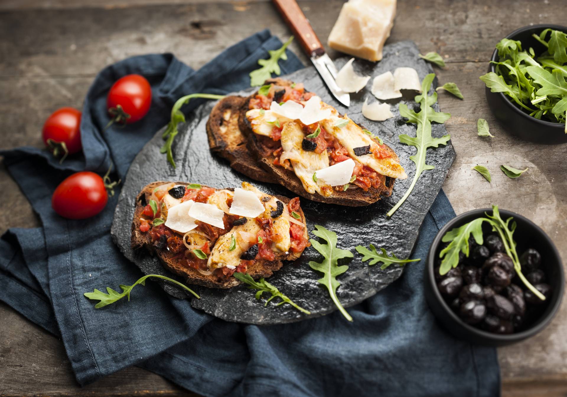 Bruschetta s kuřecím masem a rajčaty - recept Cookeo | Tefal