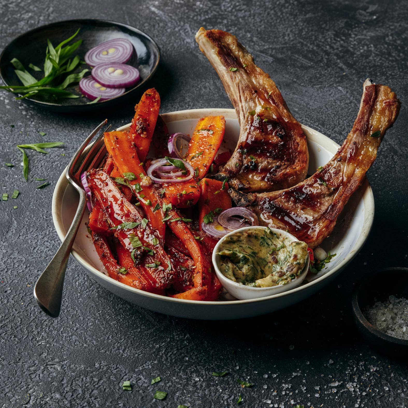 Jehněčí kotlety s datlemi a kořeněnou pečenou mrkví - recept OptiGrill 4in1 XL | Tefal