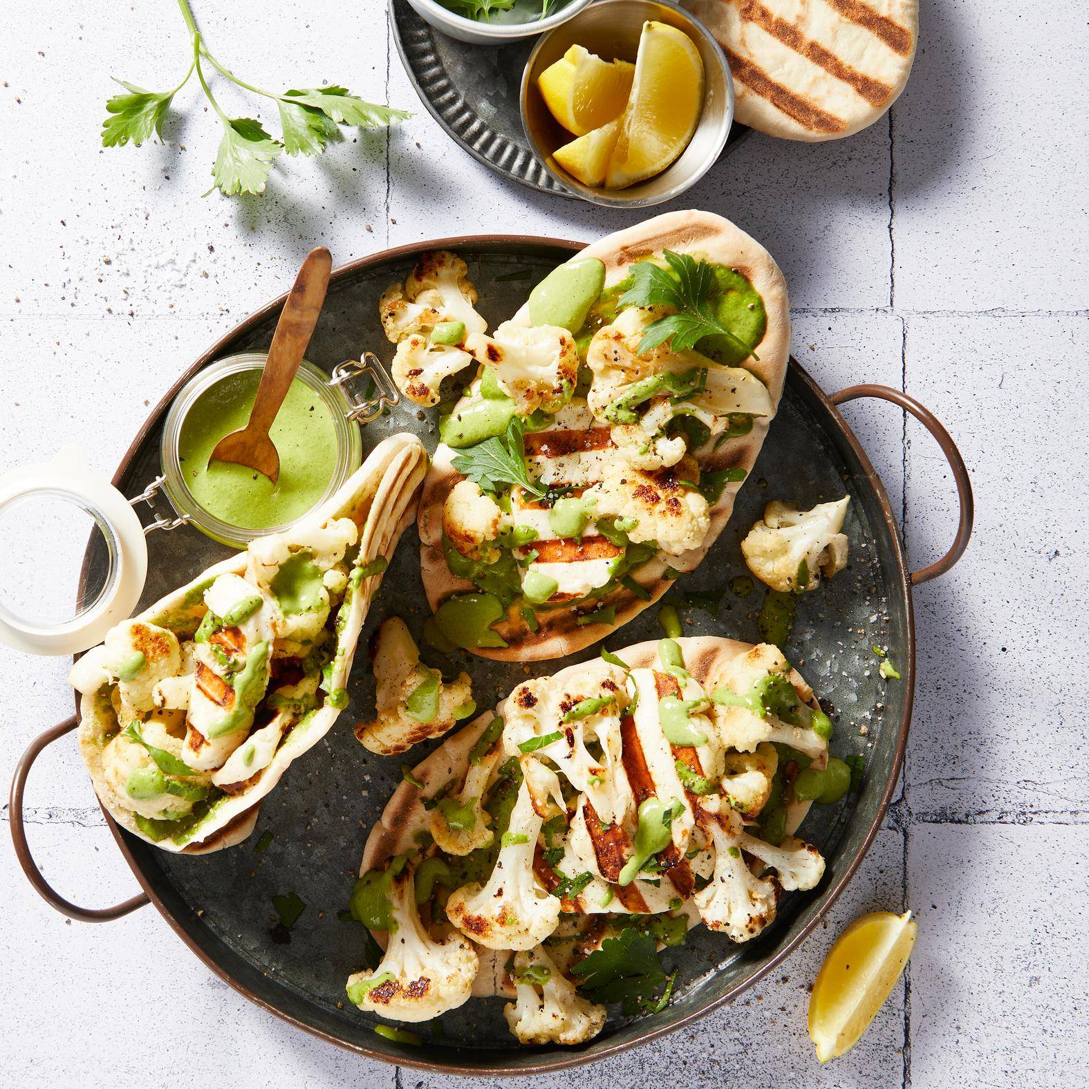 Vegetariánský pita chléb s květákem a grilovaným sýrem halloumi - recept OptiGrill 2in1 | Tefal