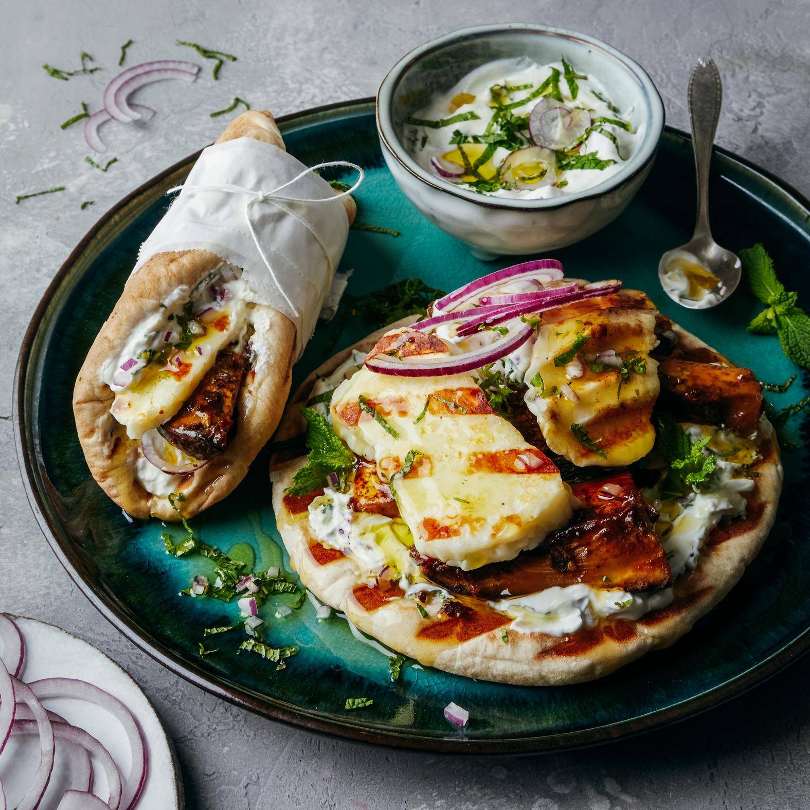 Závitky s grilovaným lilkem, sýrem halloumi a jogurtovou omáčkou - recept OptiGrill 2in1 | Tefal