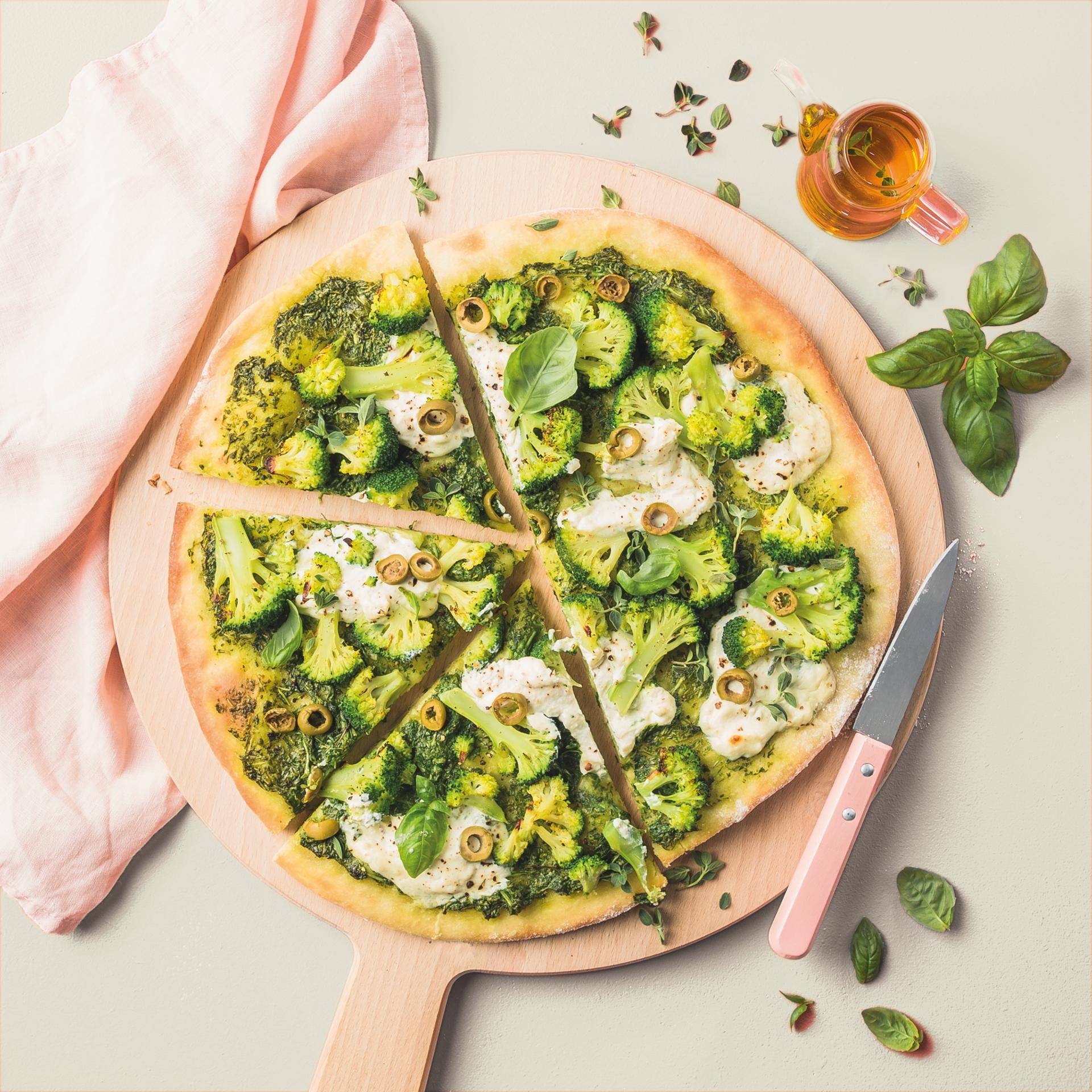 Smetanová pizza se sýrem ricotta a brokolicí - recept Easy Fry Compact | Tefal
