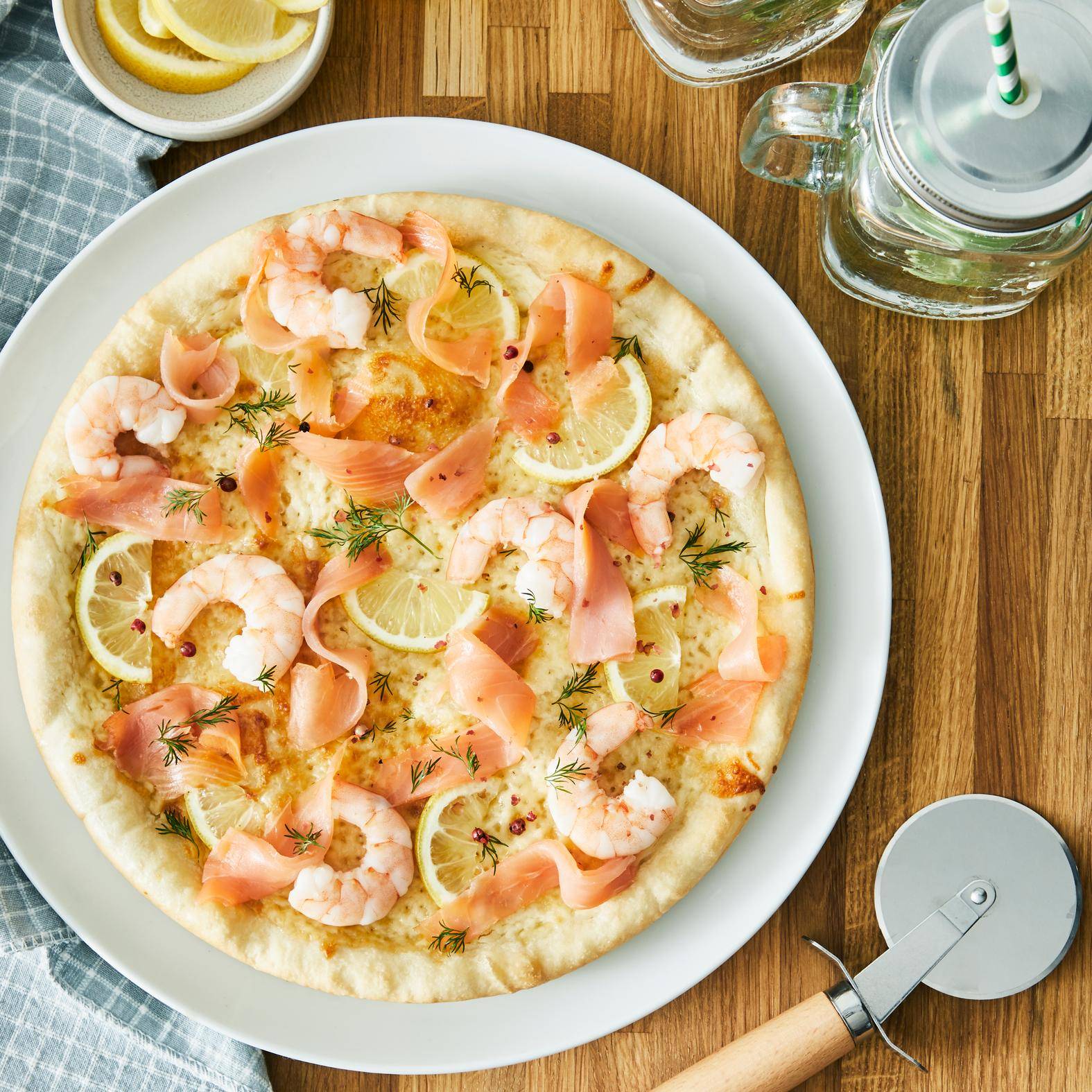 Pizza s norským lososem a krevetami - recept Easy Fry XL Surface | Tefal