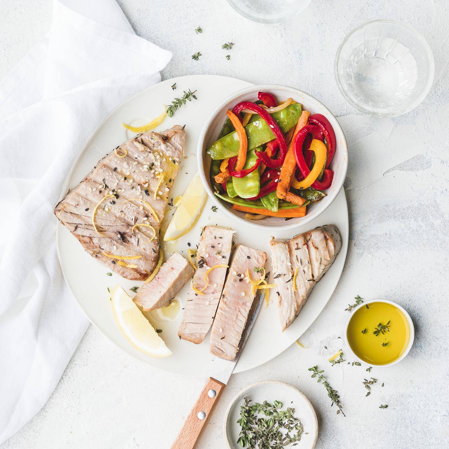 Tuňákové steaky s mraženou zeleninou - recept Dual EasyFry&Grill | Tefal