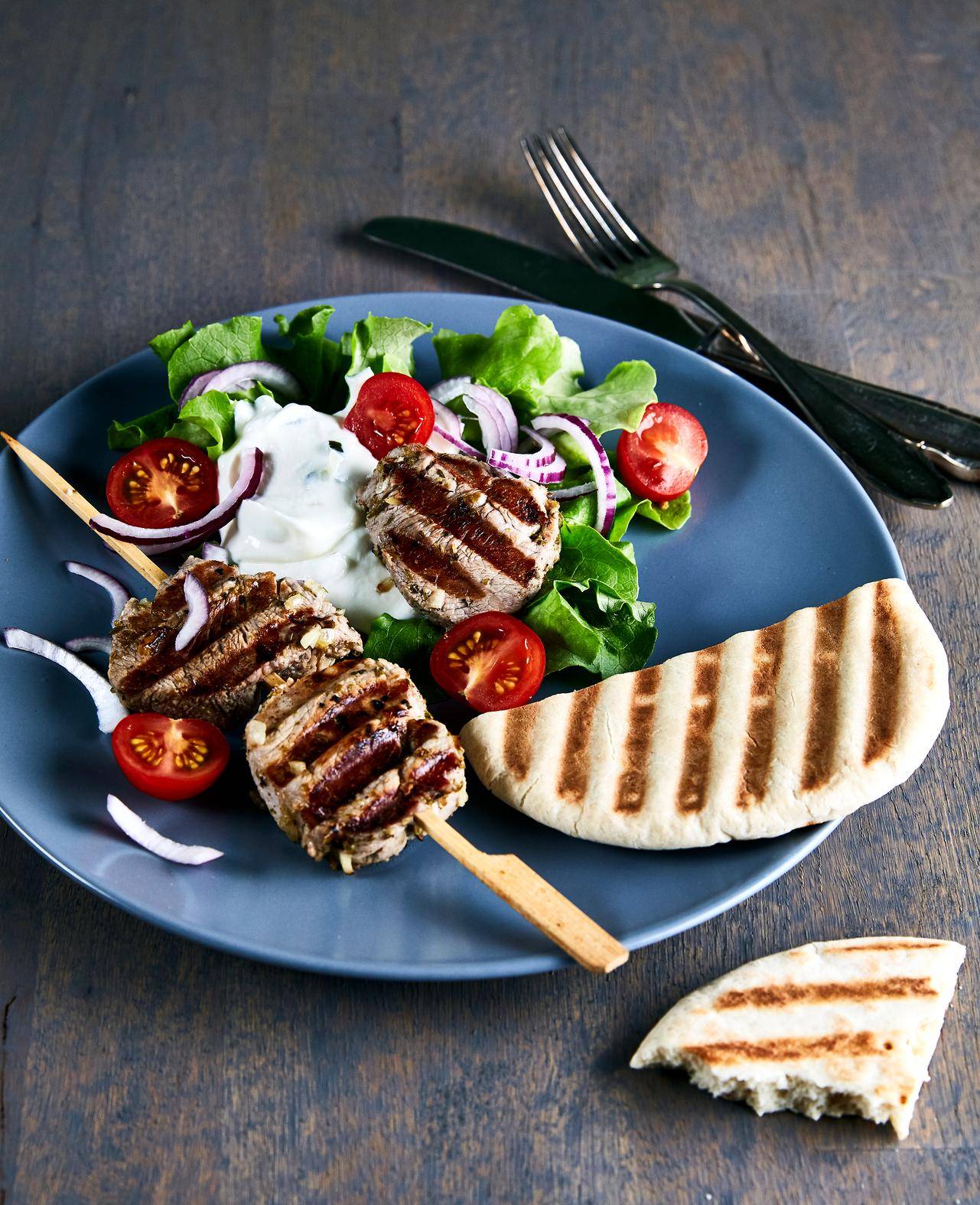 Suvlaki s pita chlebem a tzatziki - recept OptiGrill 2in1 | Tefal