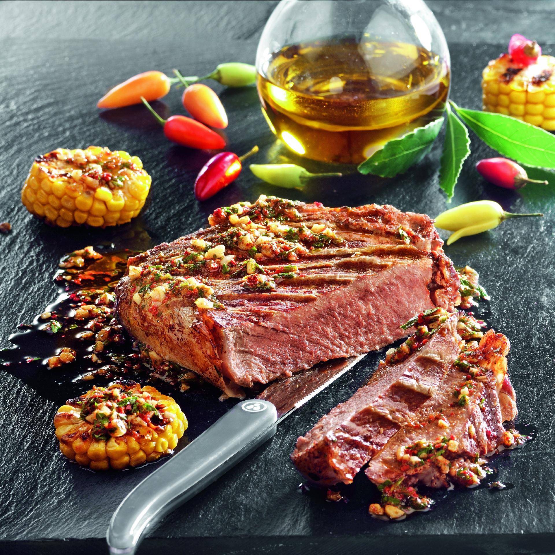 Steaky z nízkého roštěnce s chimichurri omáčkou - recept EASY FRY & GRILL 2 in 1 XXL | Tefal