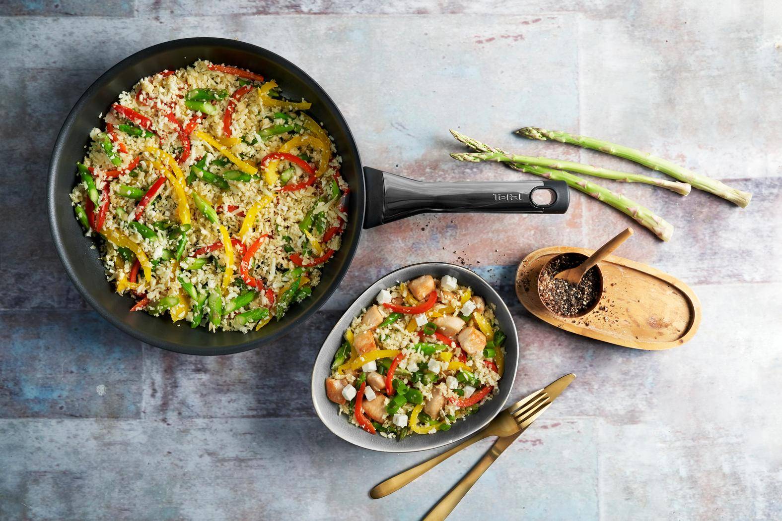 Zeleninový kuskus z květáku s fetou a kuřetem - recept Hrnce a pánve | Tefal