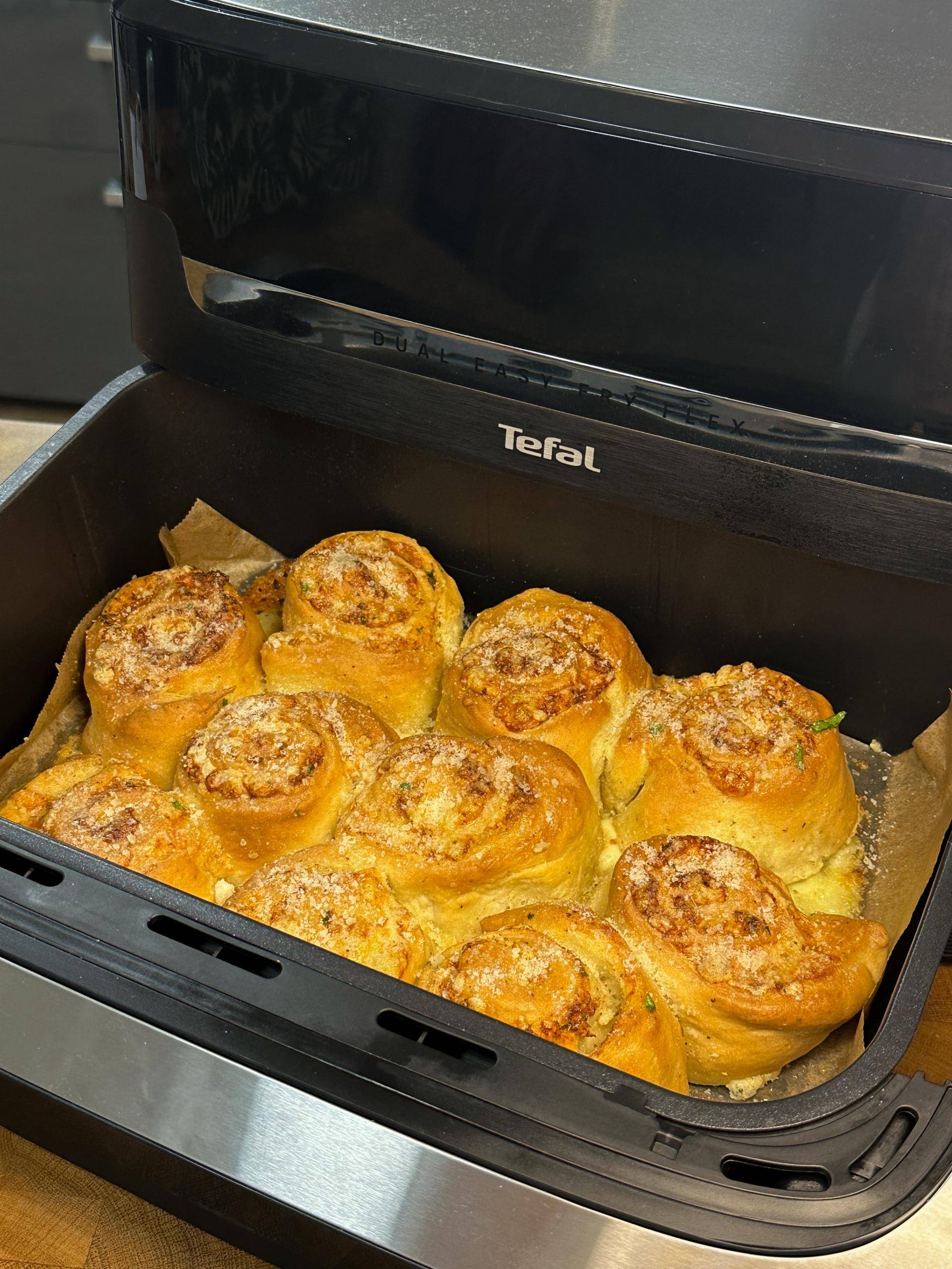 Česnekovo-sýrové rolky - recept EASY FRY & GRILL 2 in 1 MECHANICAL | Tefal