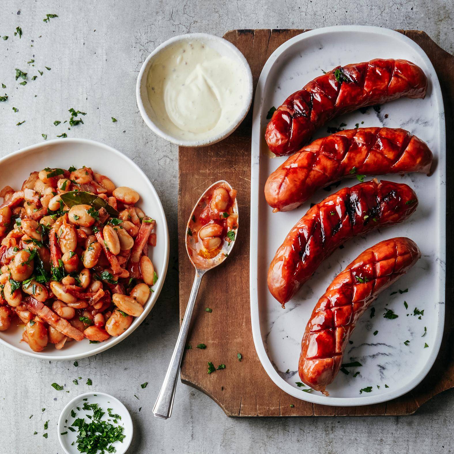 Grilovaná klobása a fazole v rajčatové omáčce - recept OptiGrill 2in1 XL | Tefal