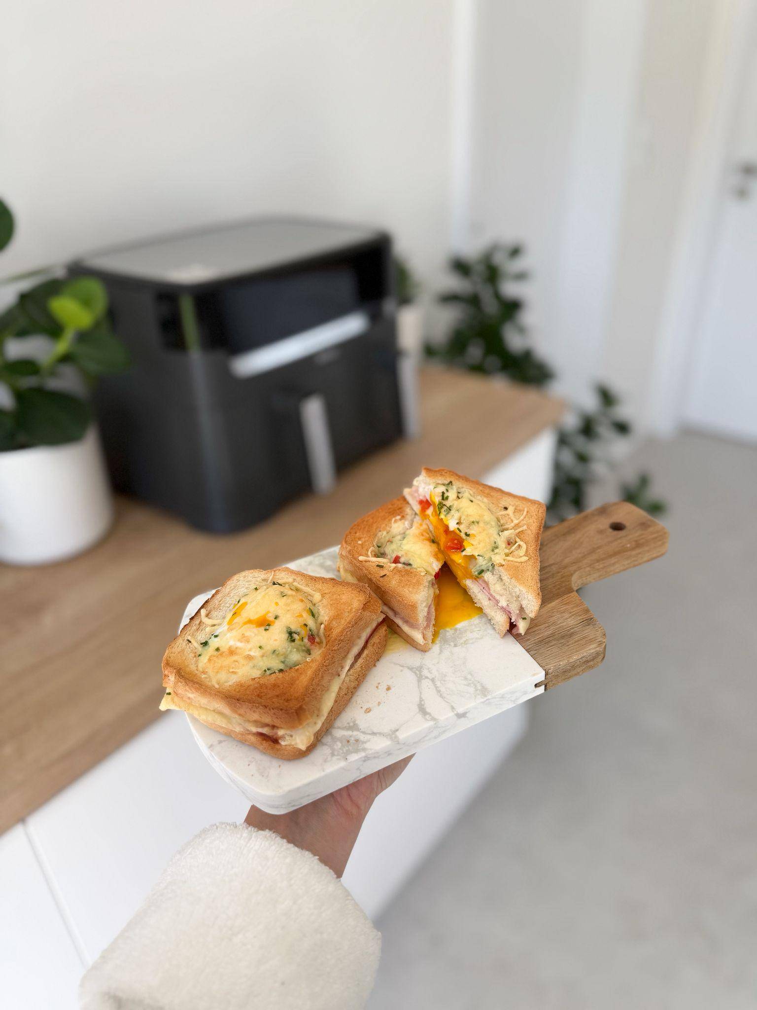 Zapečený toast s vajíčkem - recept Easy Fry XL Surface | Tefal