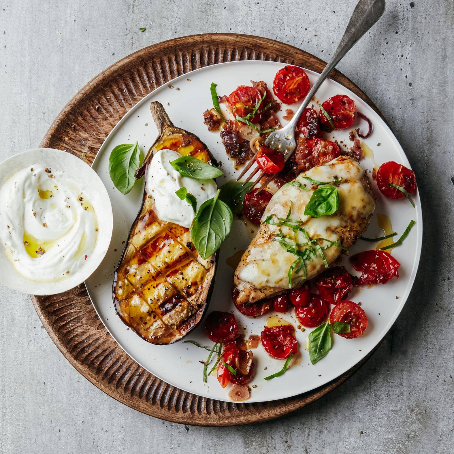 Grilované lilky s jogurtem a zapečenými kuřecími plátky s mozzarellou - recept OptiGrill 2in1 XL | Tefal