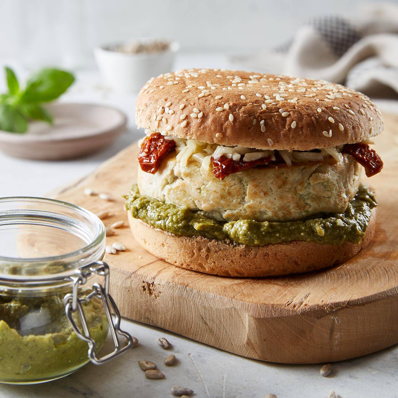 Kuřecí burger s brokolicovým pestem - recept PerfectMix Cook | Tefal