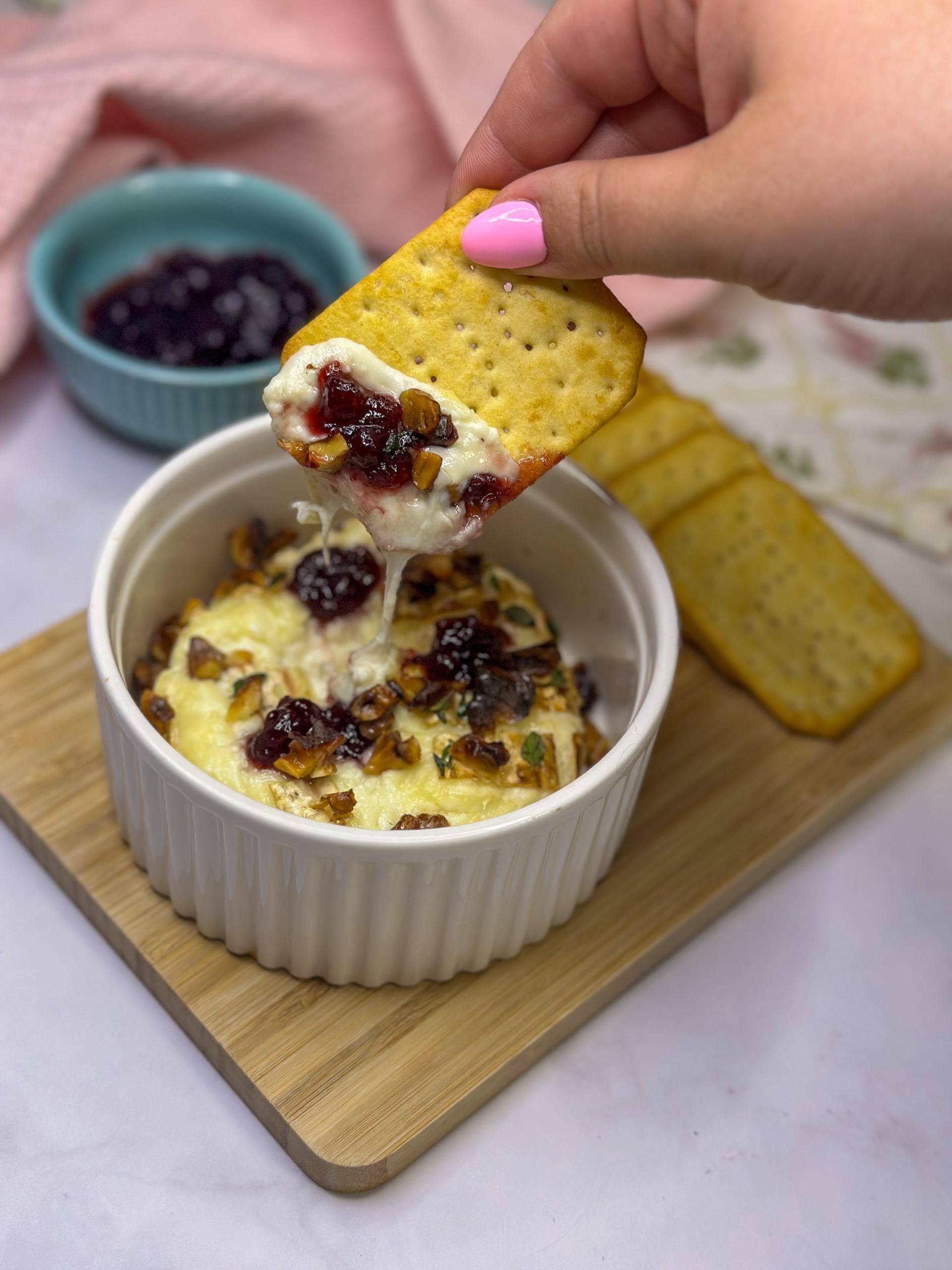 Rozpečený camembert s ořechy a brusinkami - recept EASY FRY & GRILL 2 in 1 MECHANICAL | Tefal