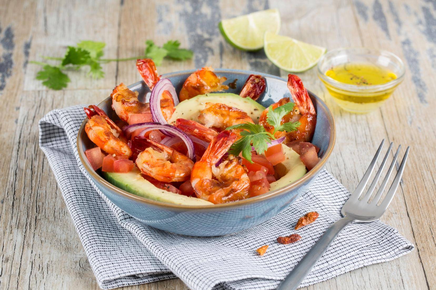 Salát s krevetami, avokádem a limetkou - recept Optigrill Elite | Tefal