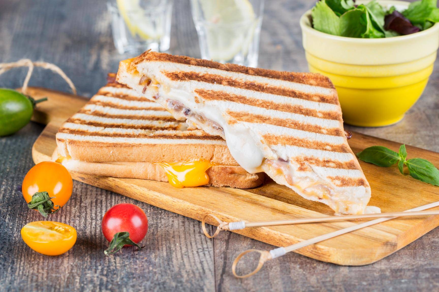 Grilované sendviče se sýrem a slaninou - recept OptiGrill XL | Tefal