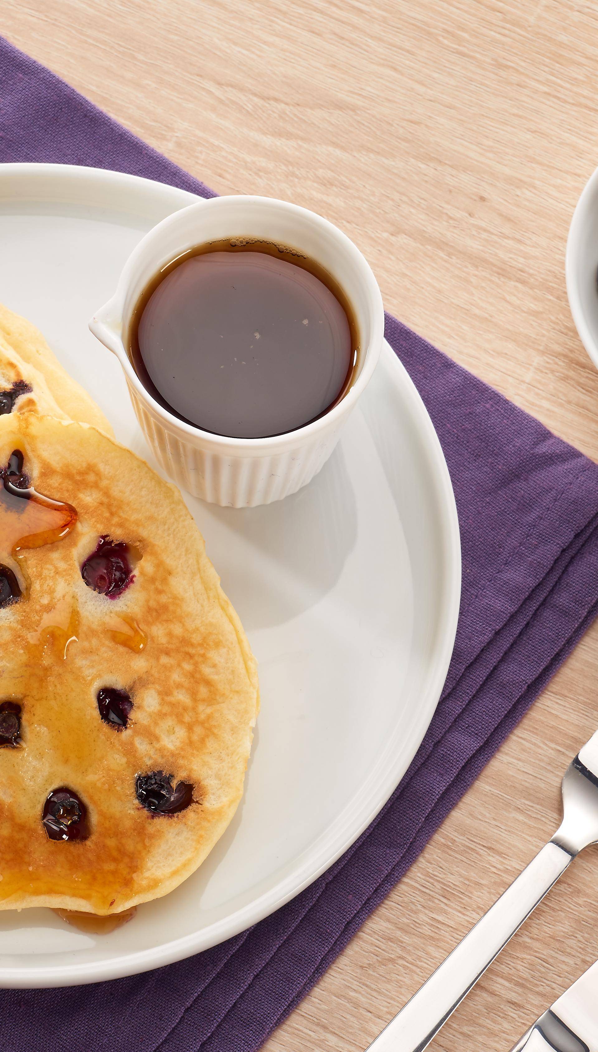 Lívance s ricottou, borůvkami a javorovým sirupem - recept Hrnce a pánve | Tefal