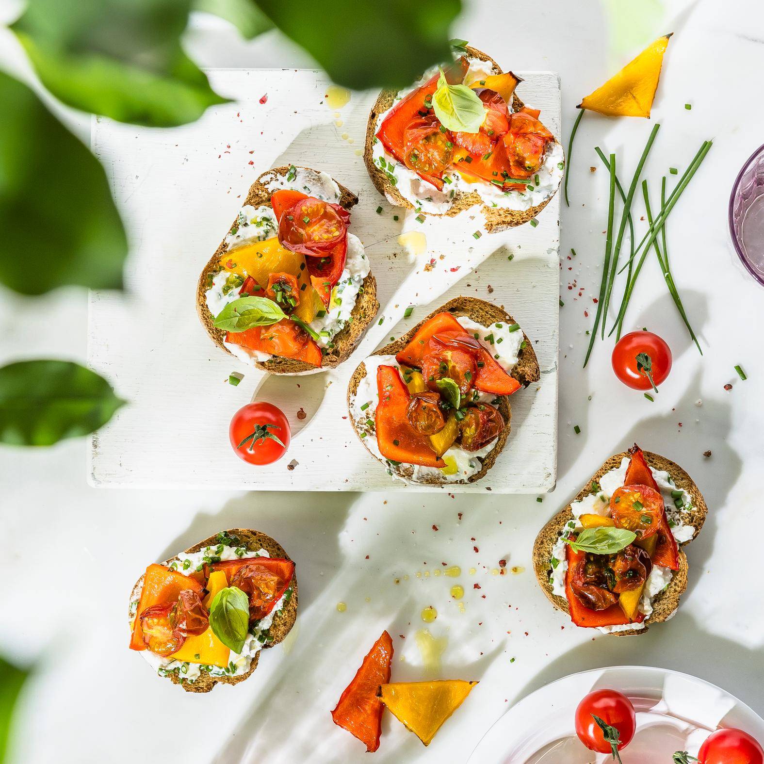 Bruschetta s červenou a žlutou paprikou - recept Easy Fry Max | Tefal