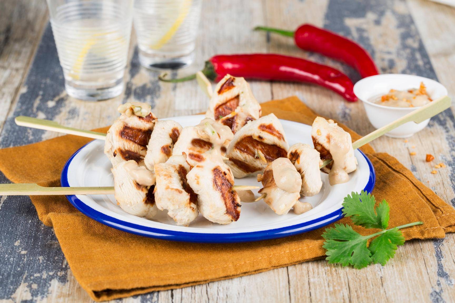 Kuřecí špízy s omáčkou satay - recept undefined | Tefal