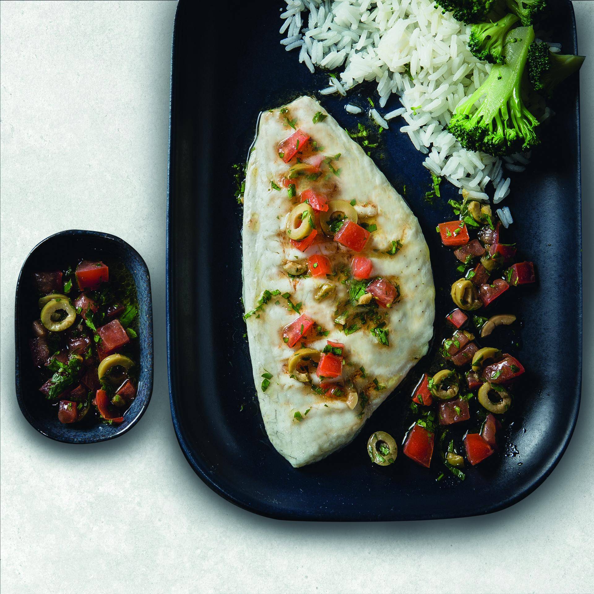Grilovaná pražma s rajčaty a olivami - recept undefined | Tefal