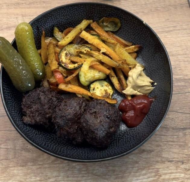 Hovězí placičky s pečenou zeleninou - recept Dual EasyFry | Tefal