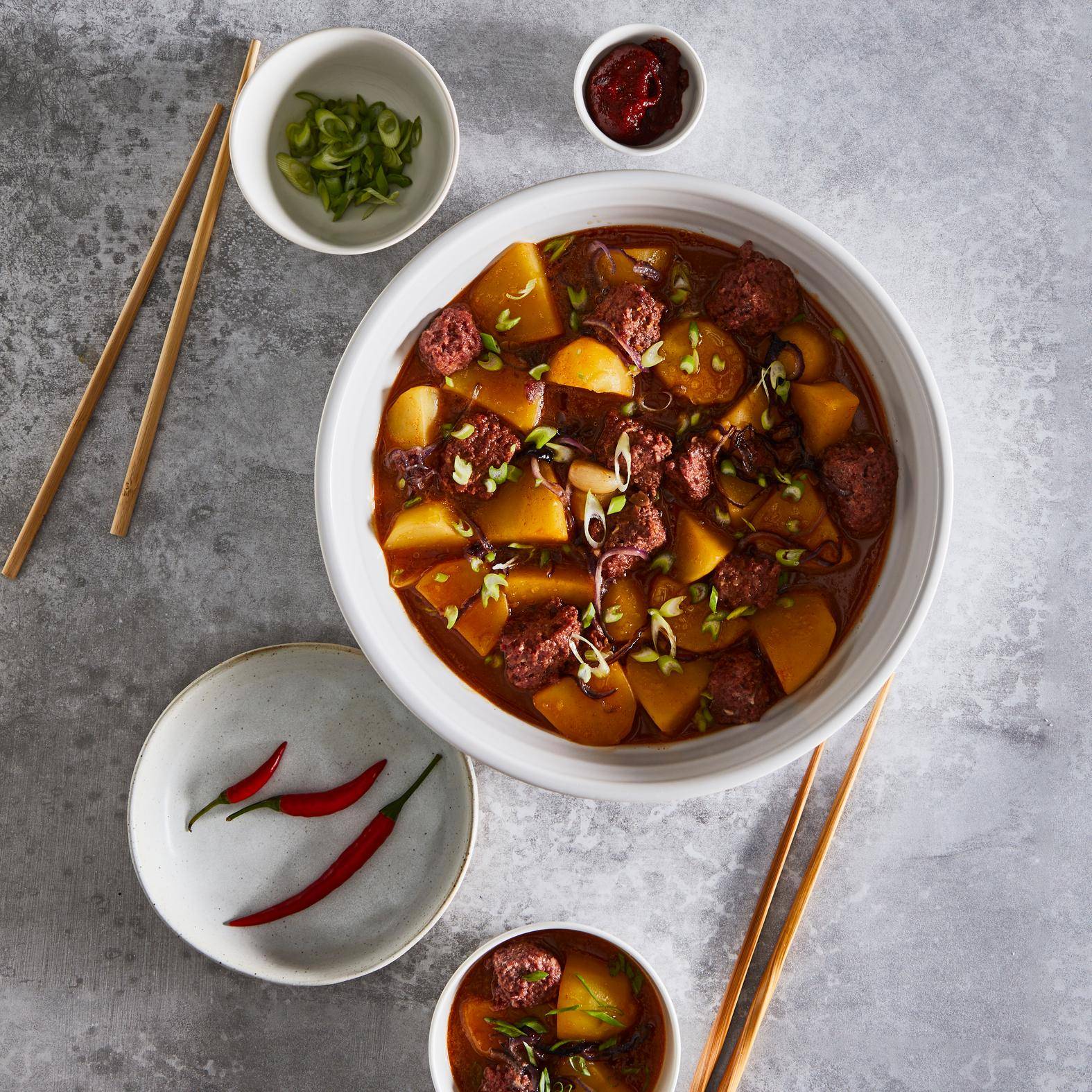 Polévka ze spamu a brambor (Spam Gamja Jjigae) - recept PerfectMix Cook | Tefal