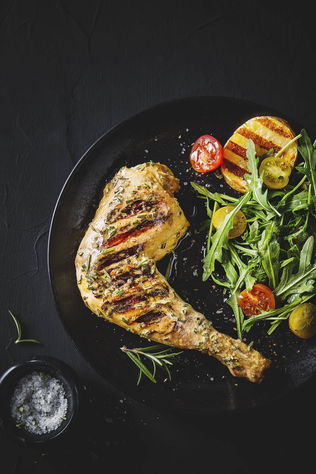 Kuřecí stehna v marinádě s jogurtem a rozmarýnem - recept undefined | Tefal