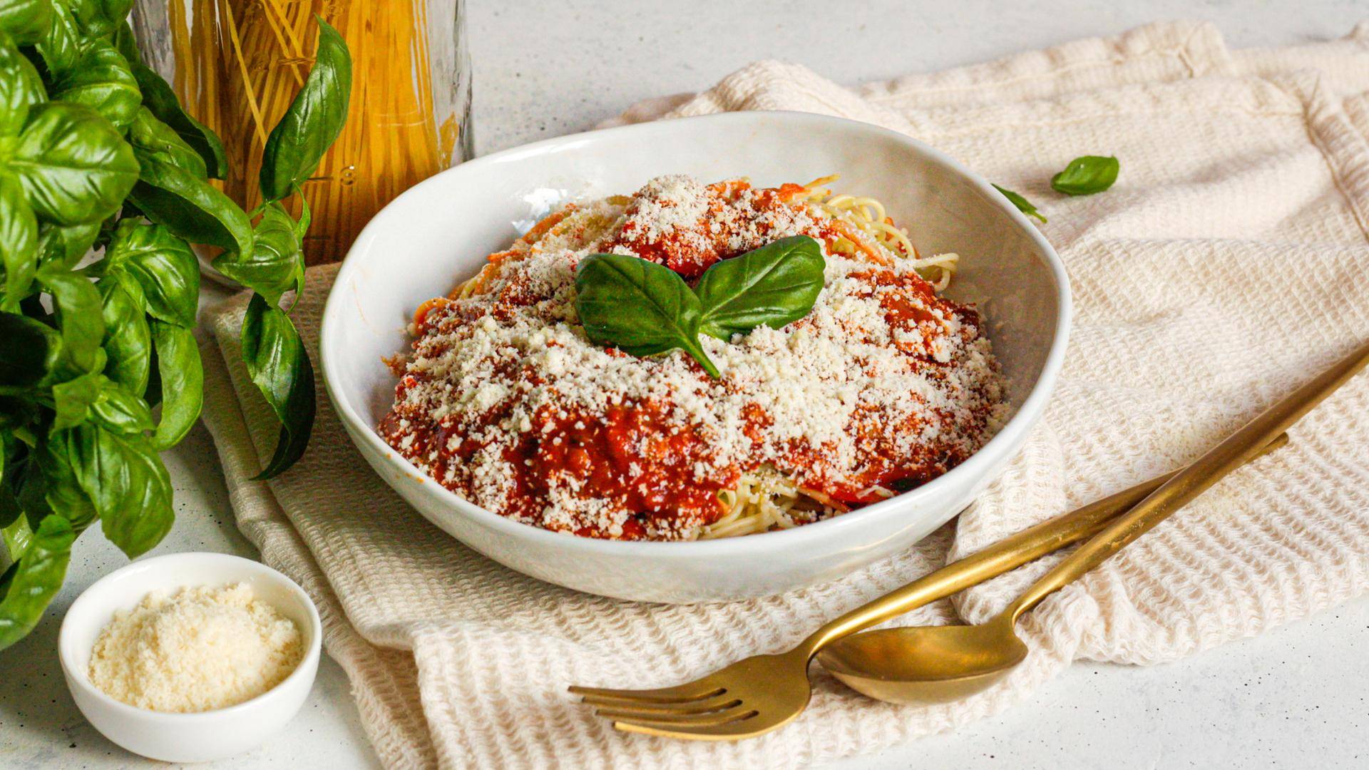 Rychlé těstoviny Bolognese - recept Hrnce a pánve | Tefal