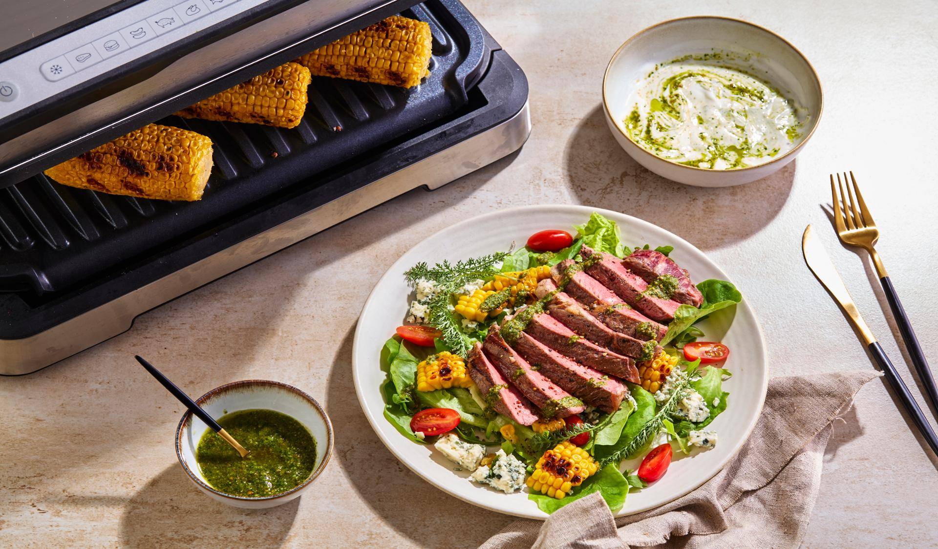 Salát s hovězím steakem a grilovanou kukuřicí - recept OptiGrill 2in1 | Tefal
