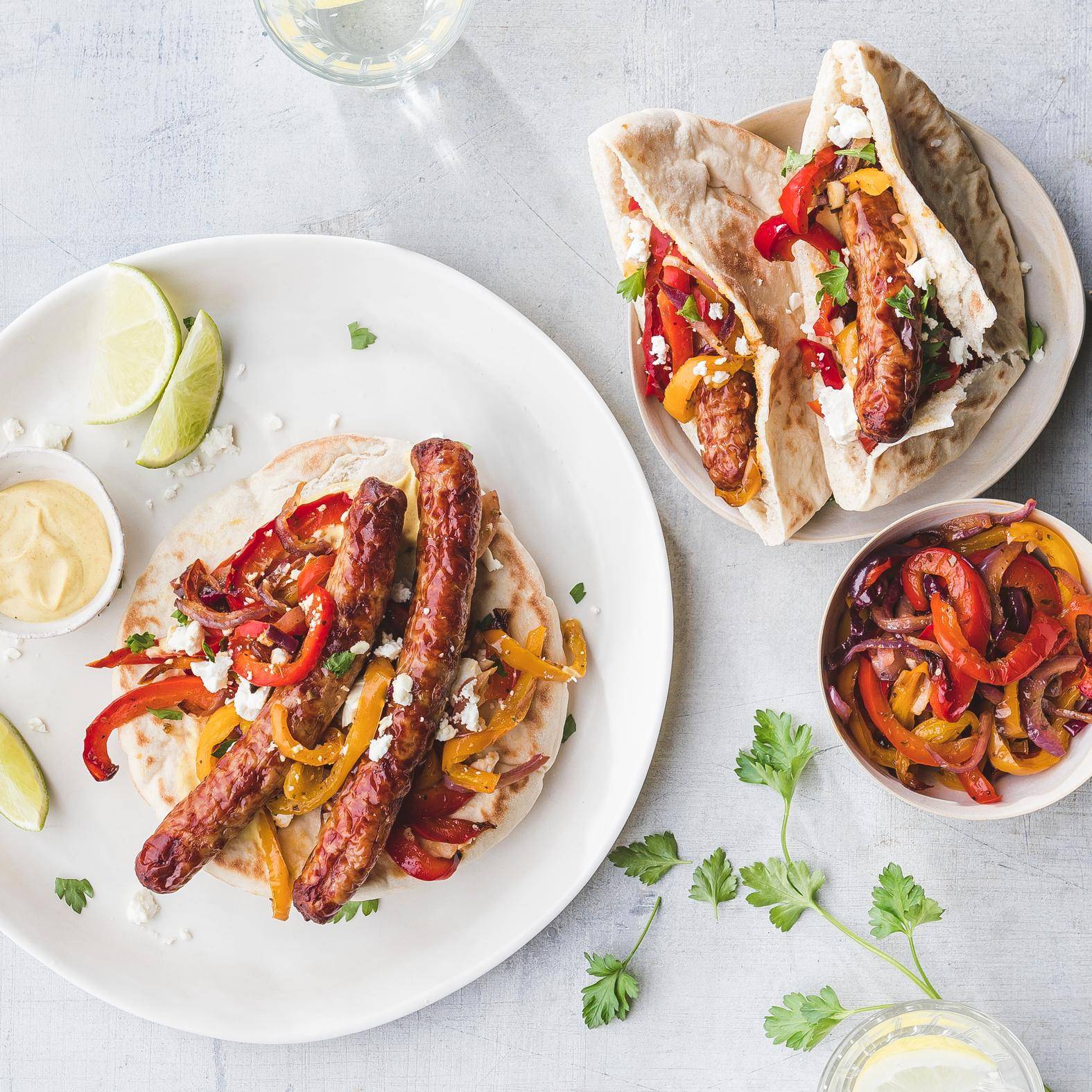 Pita chléb s grilovanou klobásou a paprikami - recept Dual EasyFry&Grill | Tefal