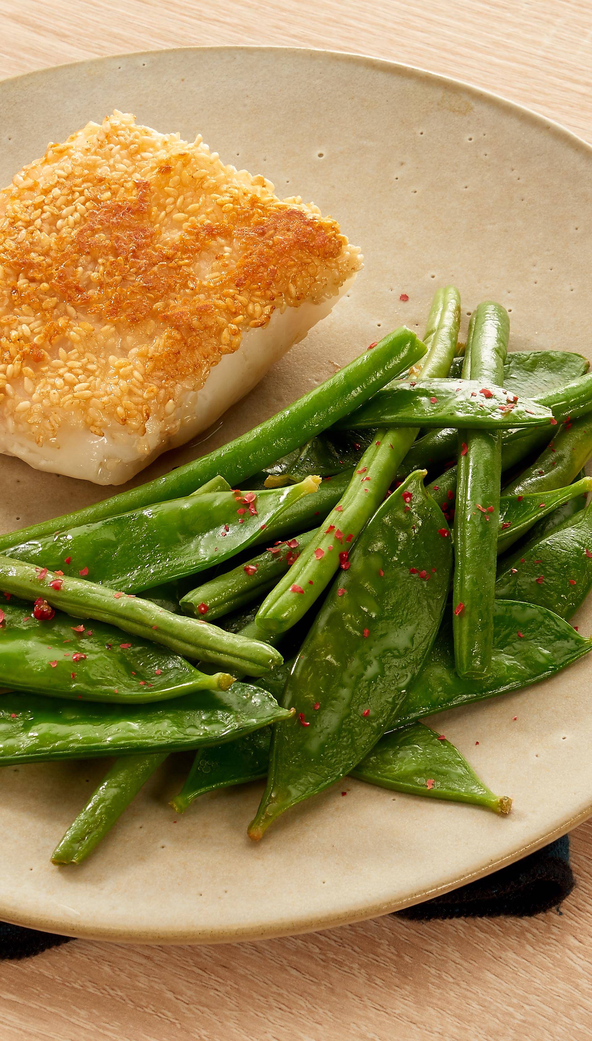 Treska v sezamové krustě s pánví fazolí - recept Hrnce a pánve | Tefal