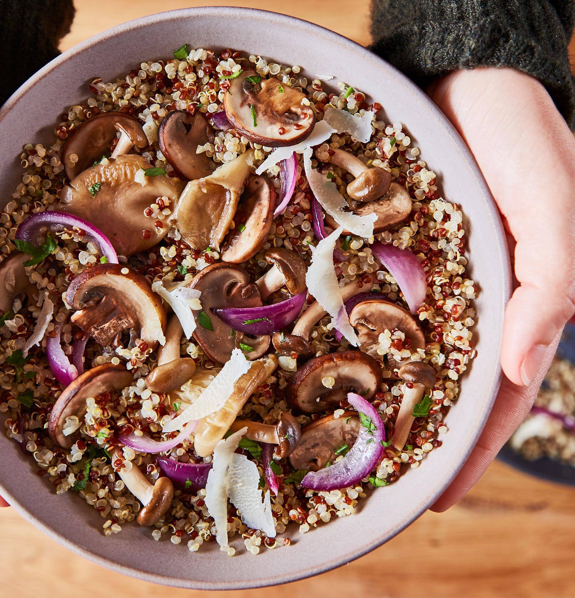 Zdravá quinoa s česnekem, petrželí a houbami - recept Hrnce a pánve | Tefal