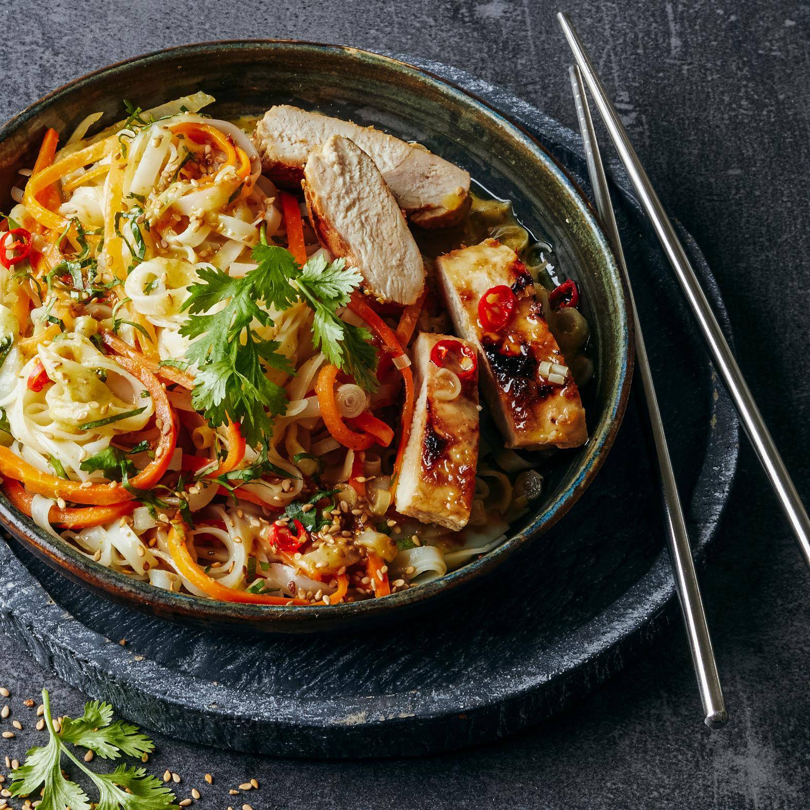 Grilované kuřecí s citrónovou trávou a nudlemi se zeleným kari - recept OptiGrill 2in1 XL | Tefal