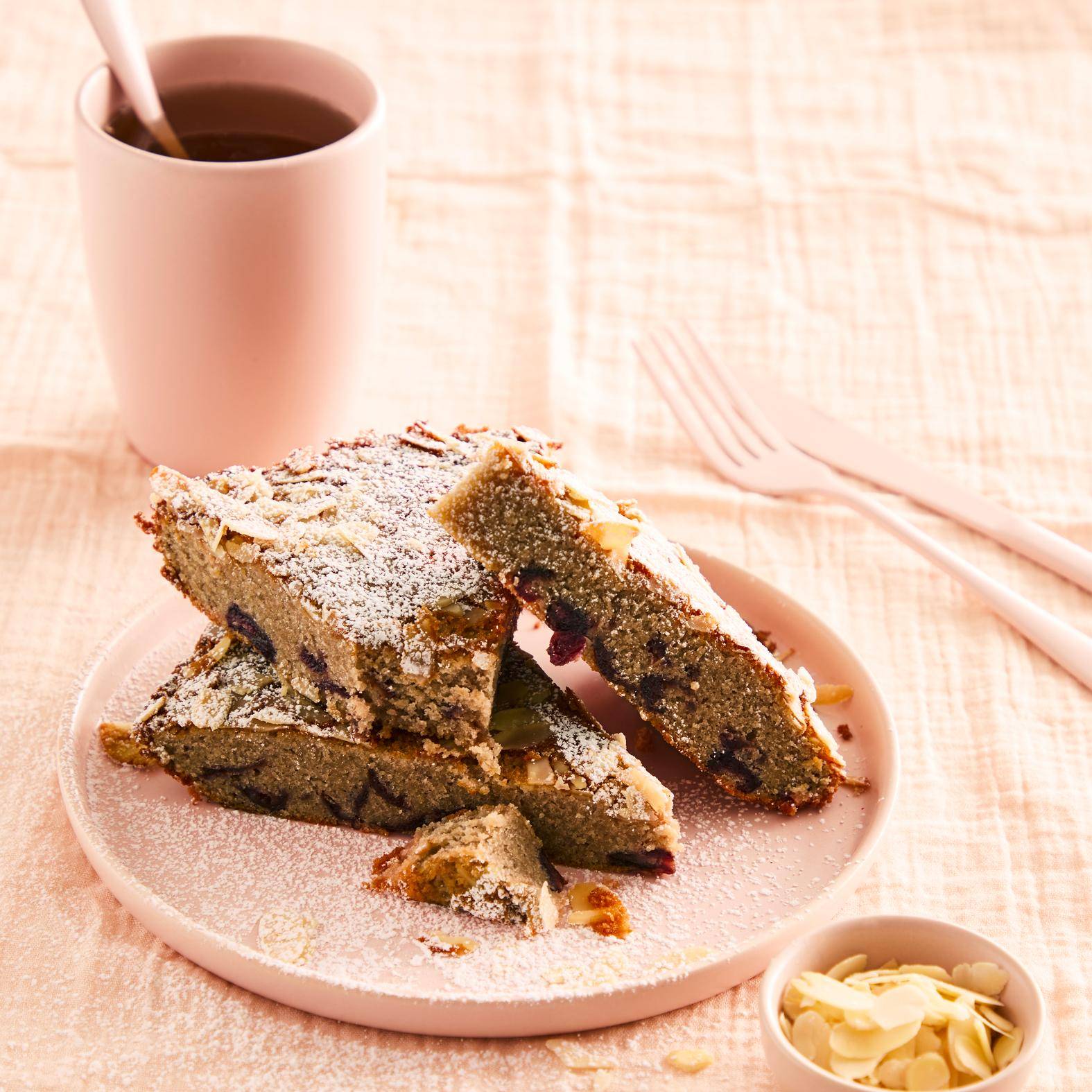 Fondánový dort s třešněmi a mandlemi - recept Hrnce a pánve | Tefal