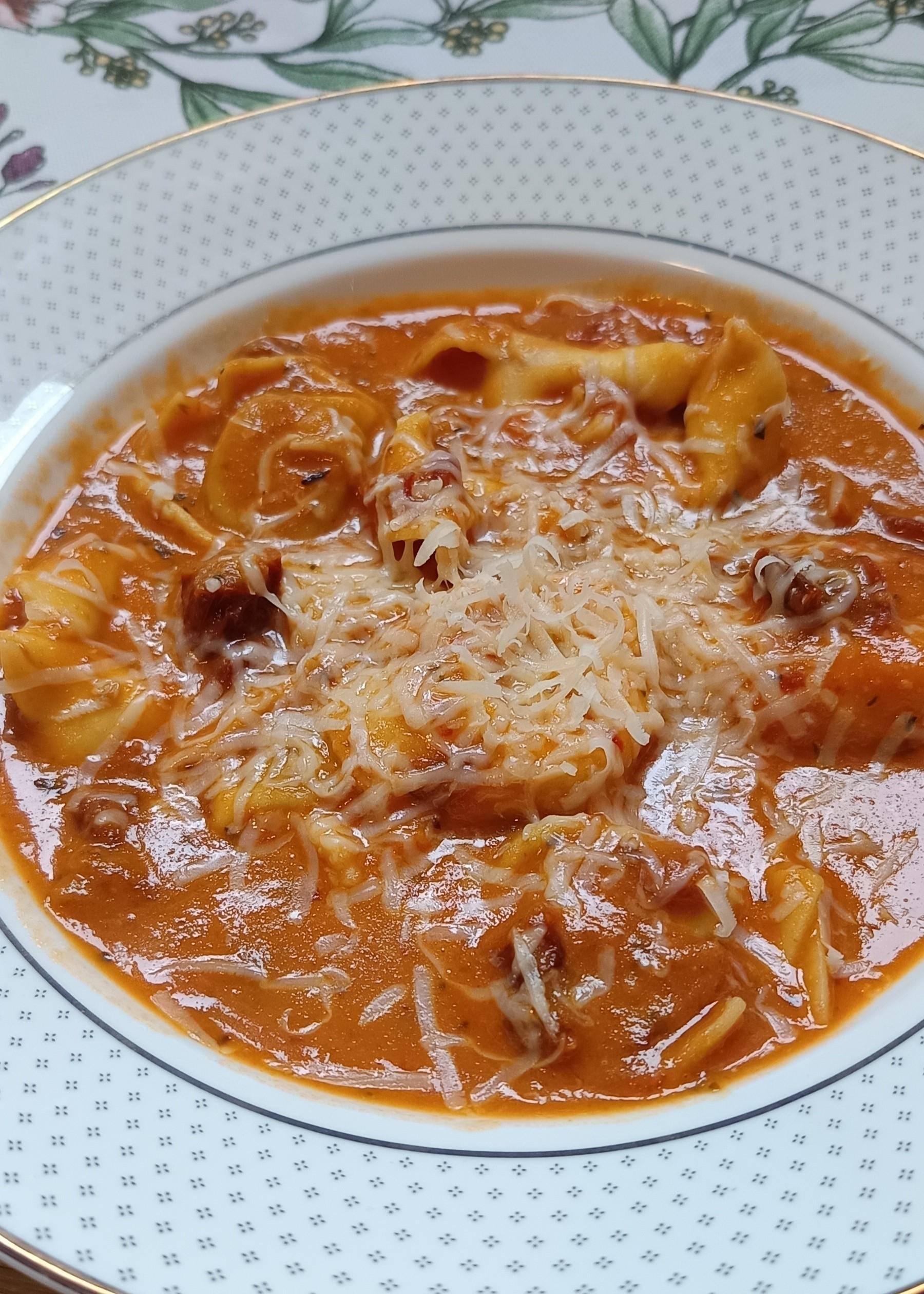 Rajčatová polévka s tortellini - recept Cookeo | Tefal