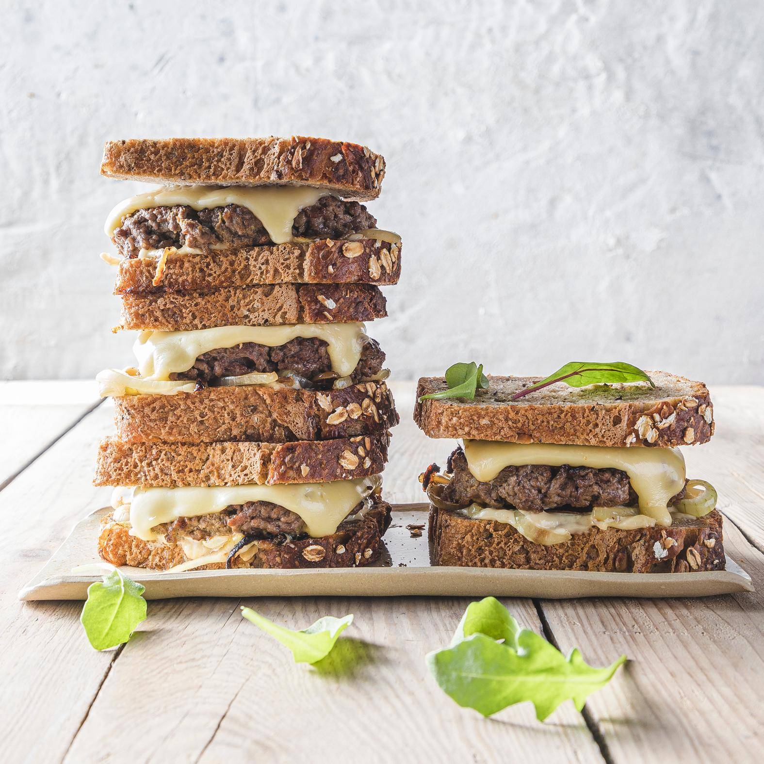 Sendvič s mletým hovězím a sýrem - recept Hrnce a pánve | Tefal